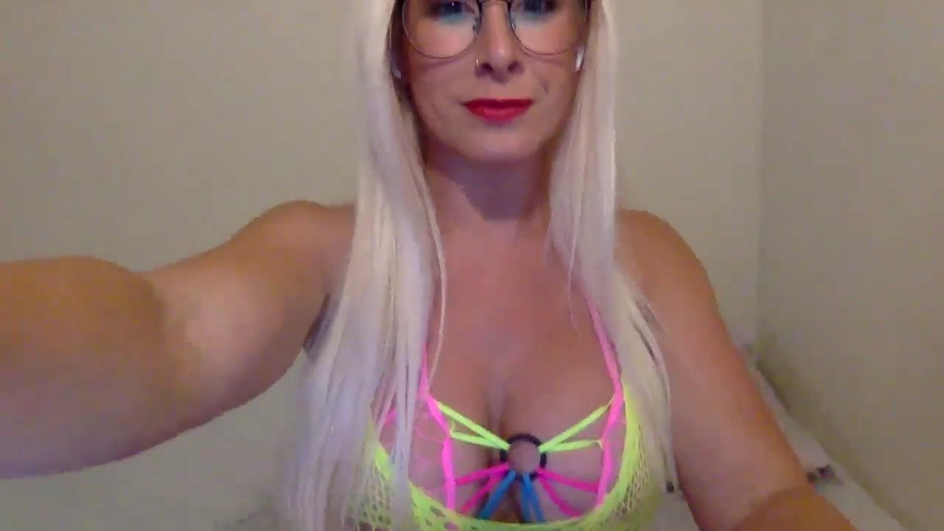 Gallery image thumbnail from BritneyMonroe's myfreecams stream on, 08/28/2023, 04:25 image 5 of 20