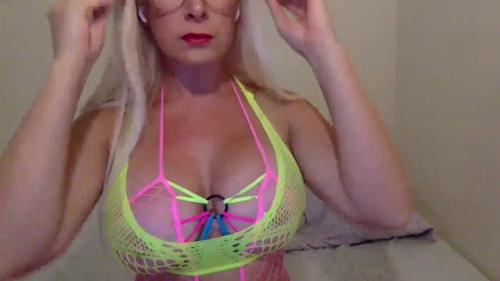 Gallery image thumbnail from BritneyMonroe's myfreecams stream on, 08/28/2023, 04:25 image 17 of 20