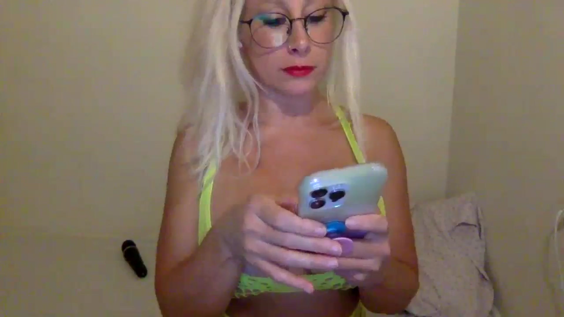 Gallery image thumbnail from BritneyMonroe's myfreecams stream on, 09/03/2023, 03:08 image 18 of 20
