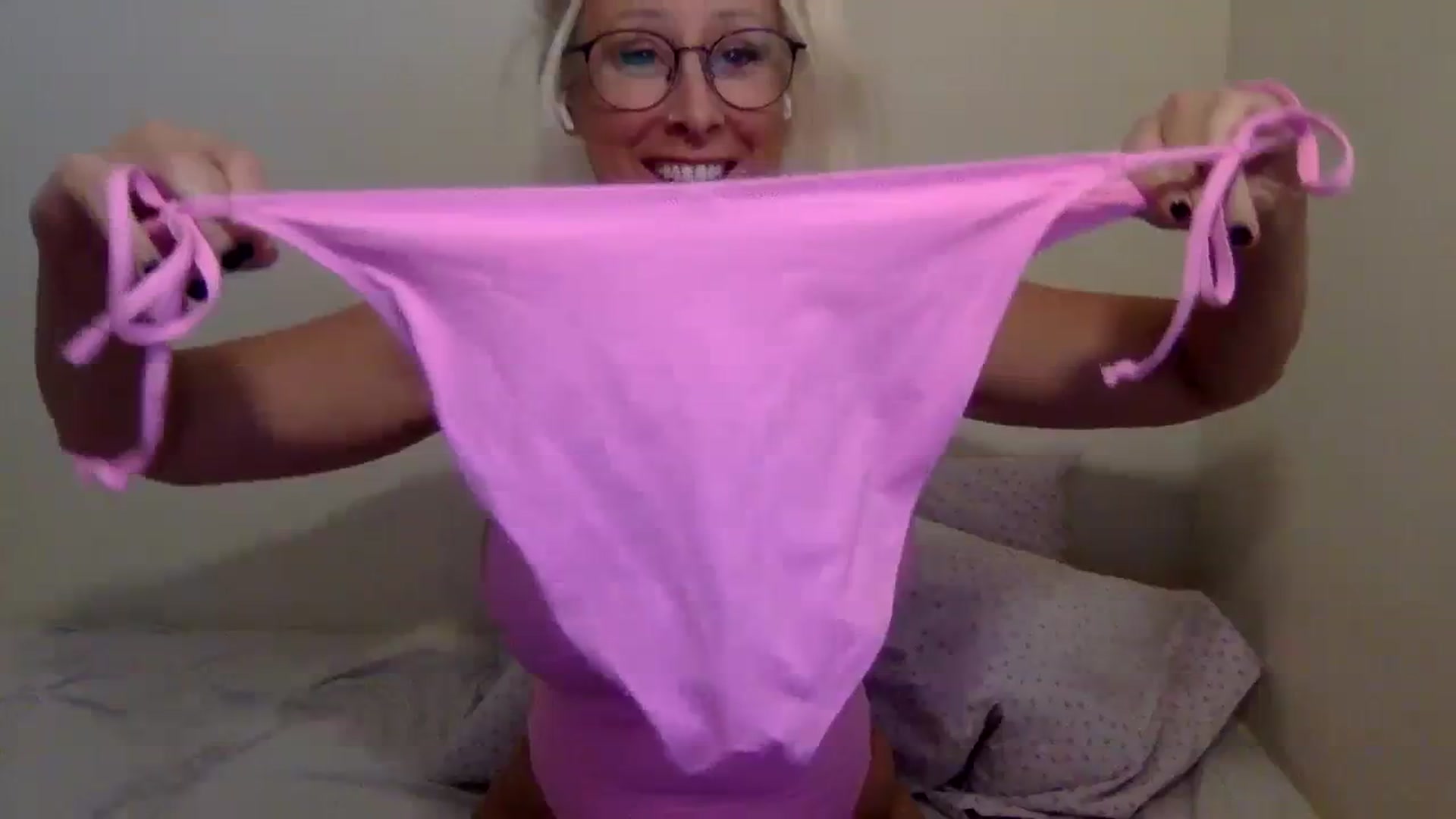 Gallery image thumbnail from BritneyMonroe's myfreecams stream on, 09/15/2023, 18:53 image 12 of 20