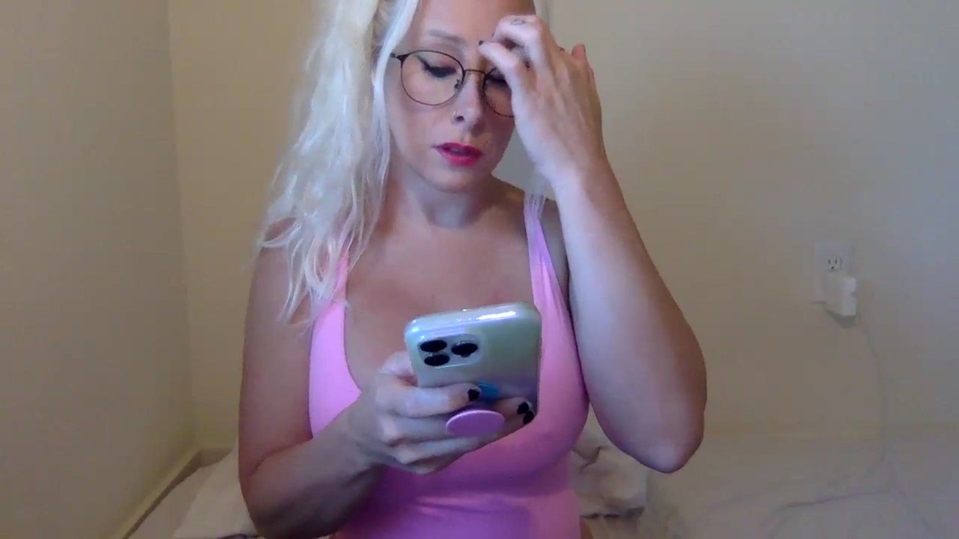 Gallery image thumbnail from BritneyMonroe's myfreecams stream on, 09/19/2023, 19:09 image 4 of 20