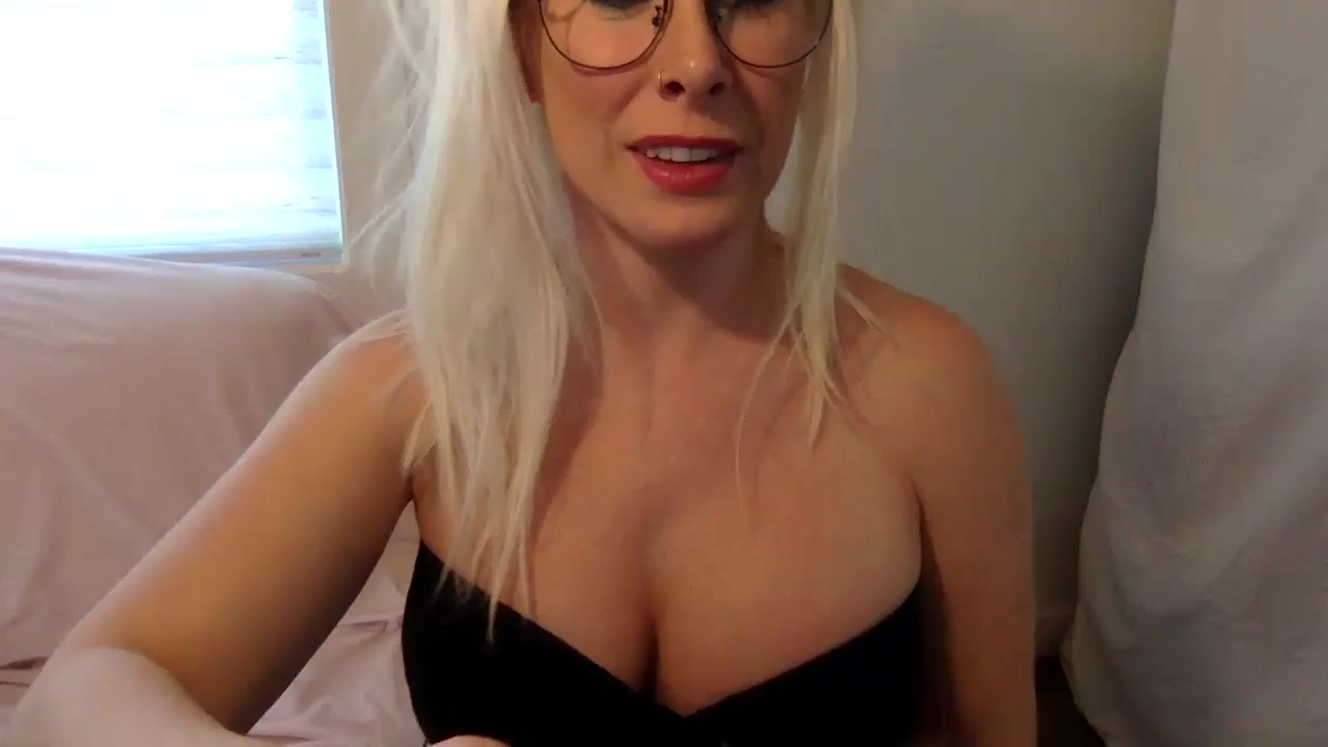 Gallery image thumbnail from BritneyMonroe's myfreecams stream on, 11/25/2023, 20:50 image 1 of 20