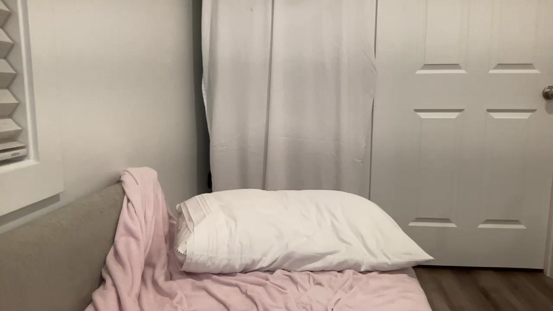 Gallery image thumbnail from BritneyMonroe's myfreecams stream on, 12/22/2023, 03:12 image 7 of 20