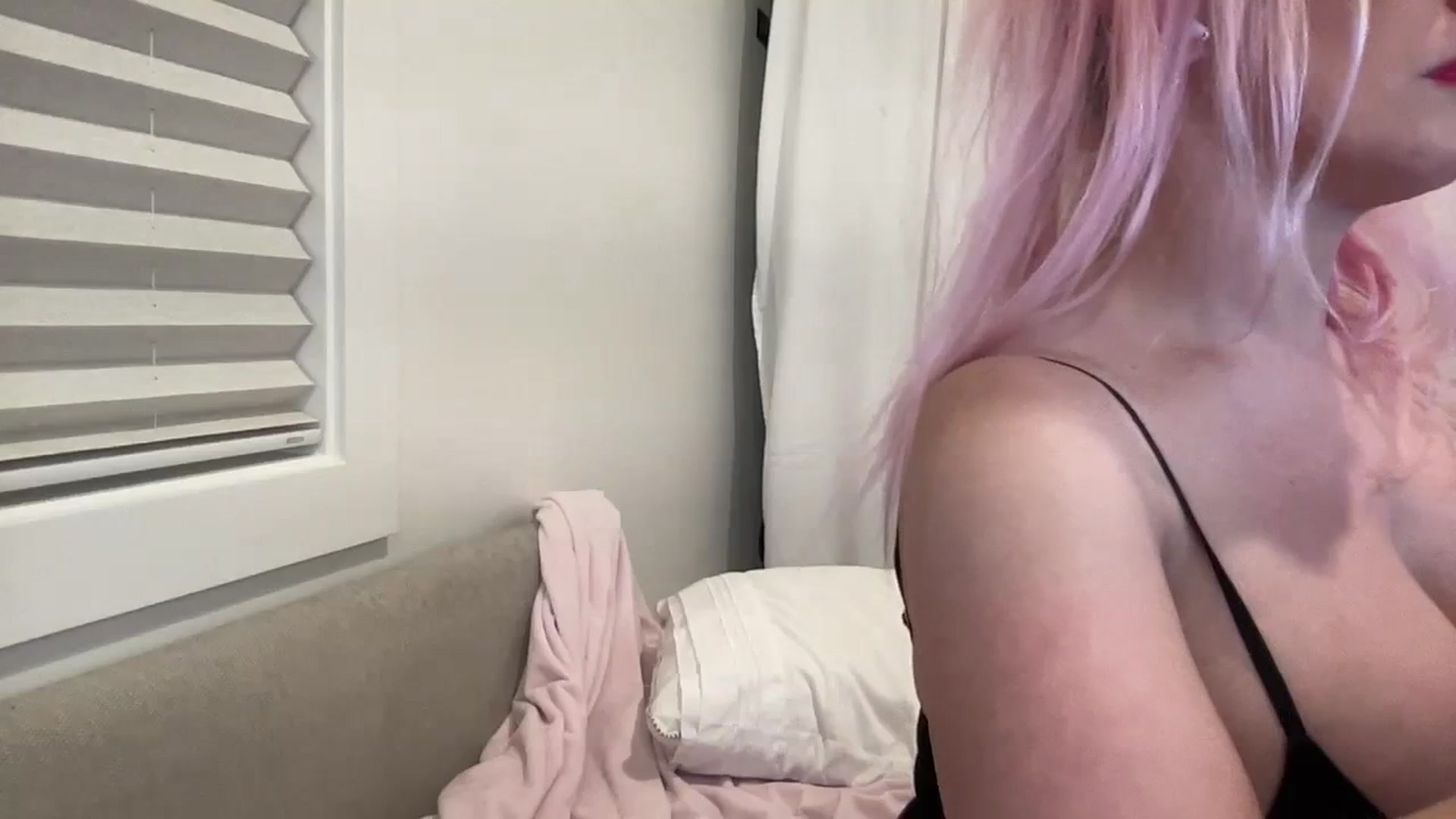 Gallery image thumbnail from BritneyMonroe's myfreecams stream on, 12/22/2023, 03:12 image 19 of 20