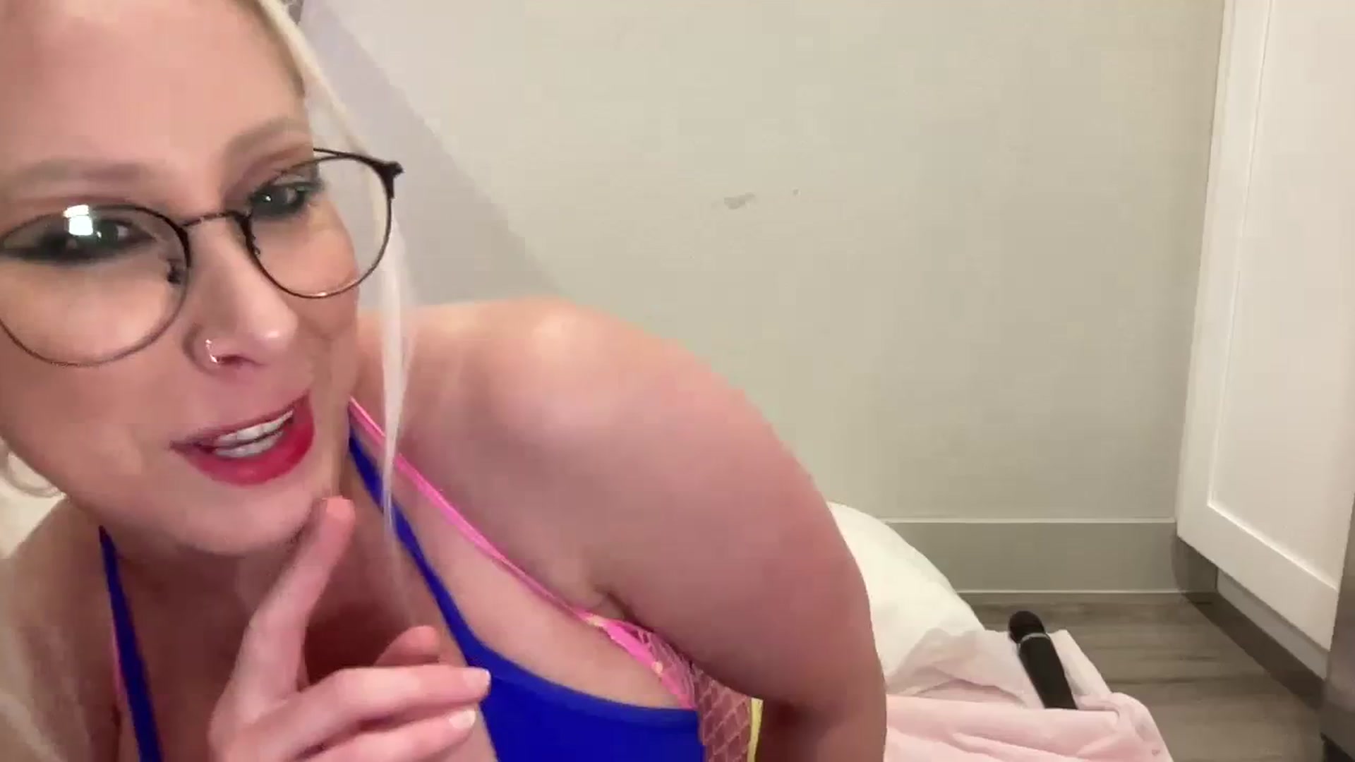 Gallery image thumbnail from BritneyMonroe's myfreecams stream on, 02/18/2024, 04:20 image 5 of 20