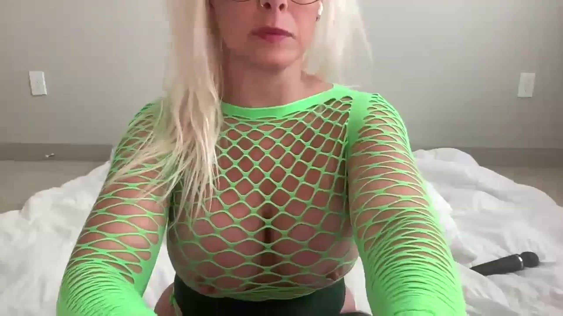 Gallery image thumbnail from BritneyMonroe's myfreecams stream on, 02/23/2024, 19:01 image 17 of 20