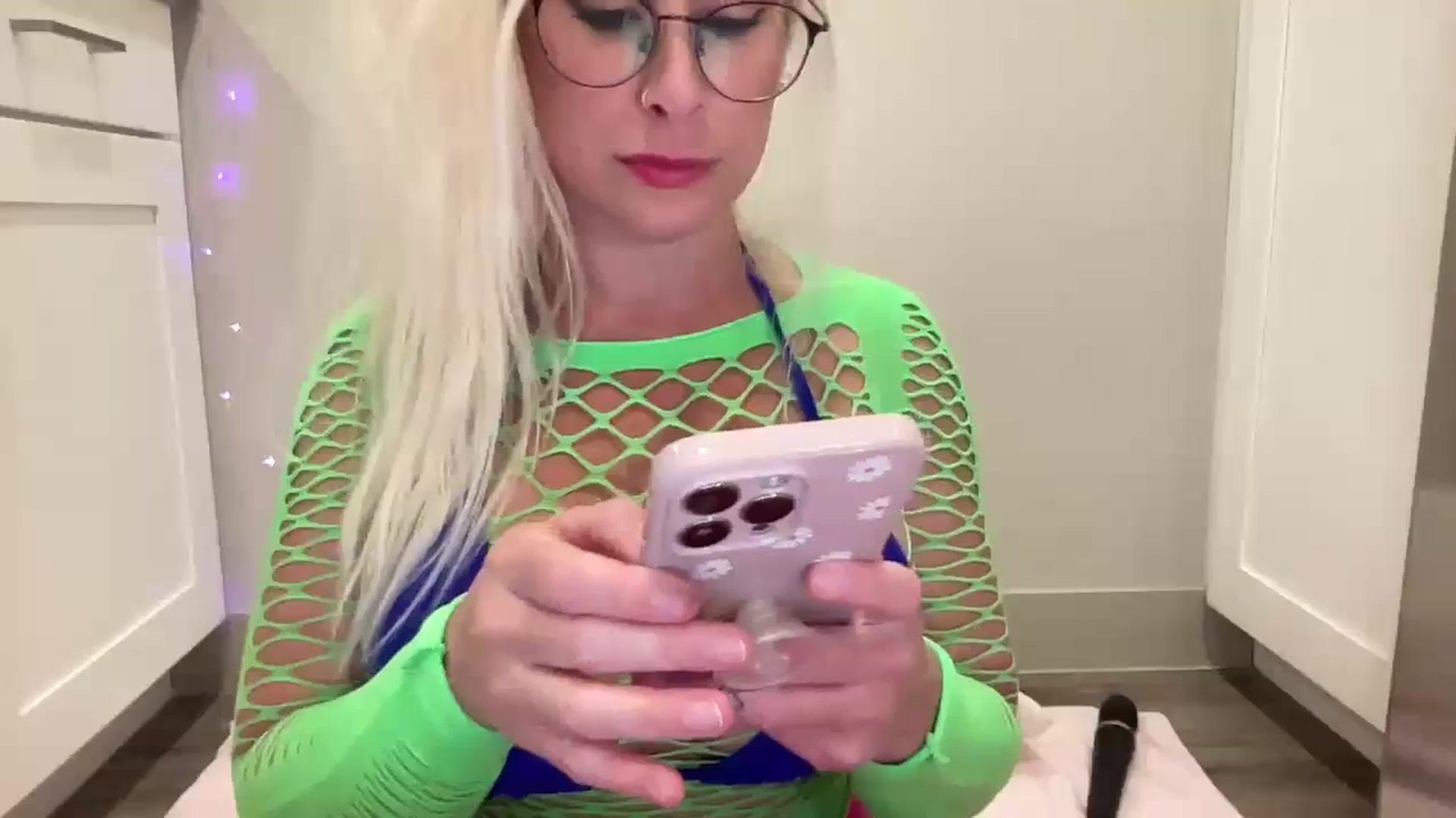 Gallery image thumbnail from BritneyMonroe's myfreecams stream on, 03/05/2024, 05:55 image 17 of 20