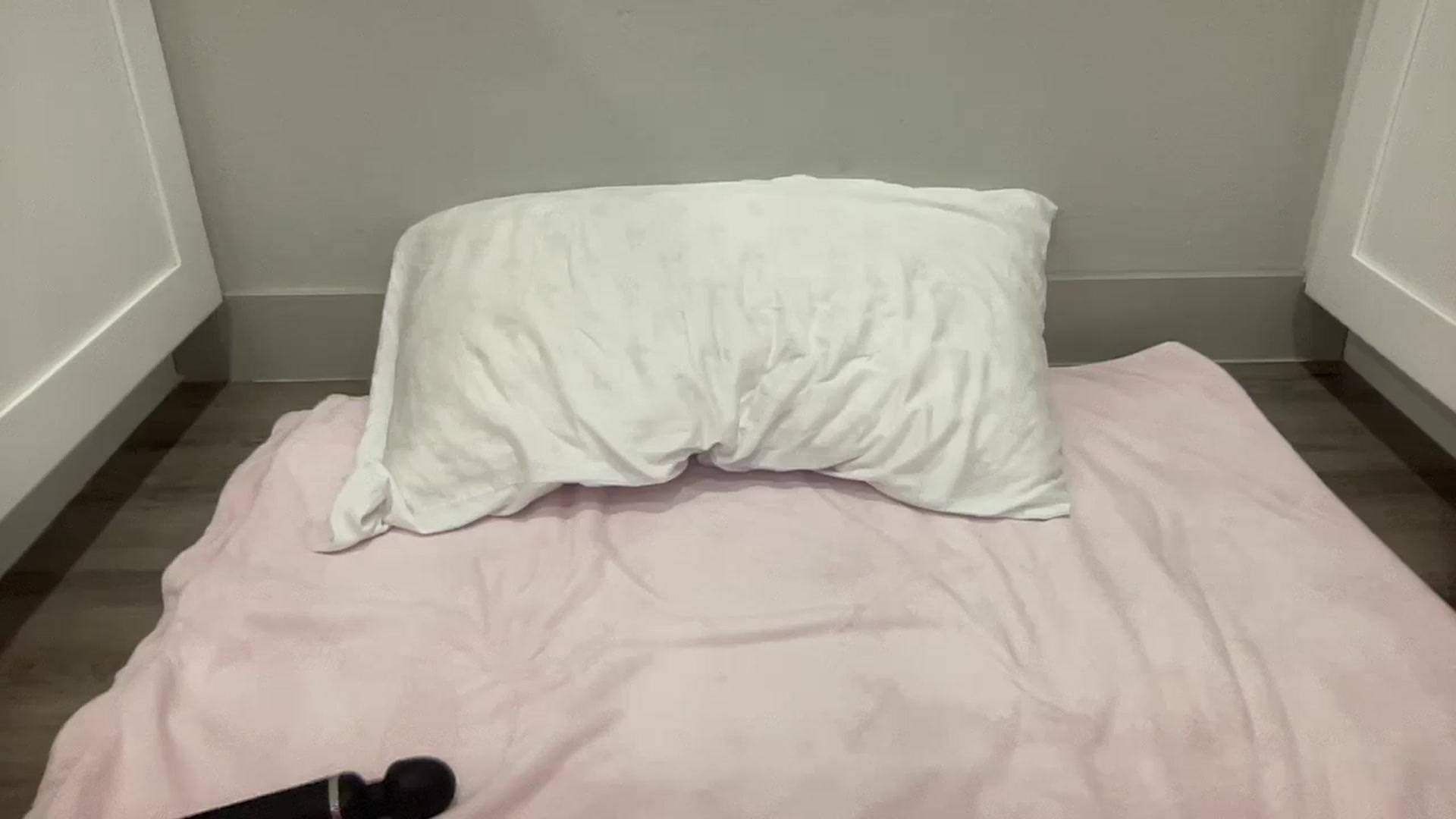 Gallery image thumbnail from BritneyMonroe's myfreecams stream on, 03/11/2024, 04:28 image 18 of 20