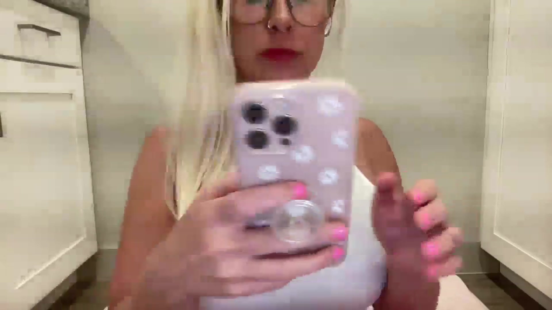 Gallery image thumbnail from BritneyMonroe's myfreecams stream on, 03/11/2024, 05:46 image 18 of 20