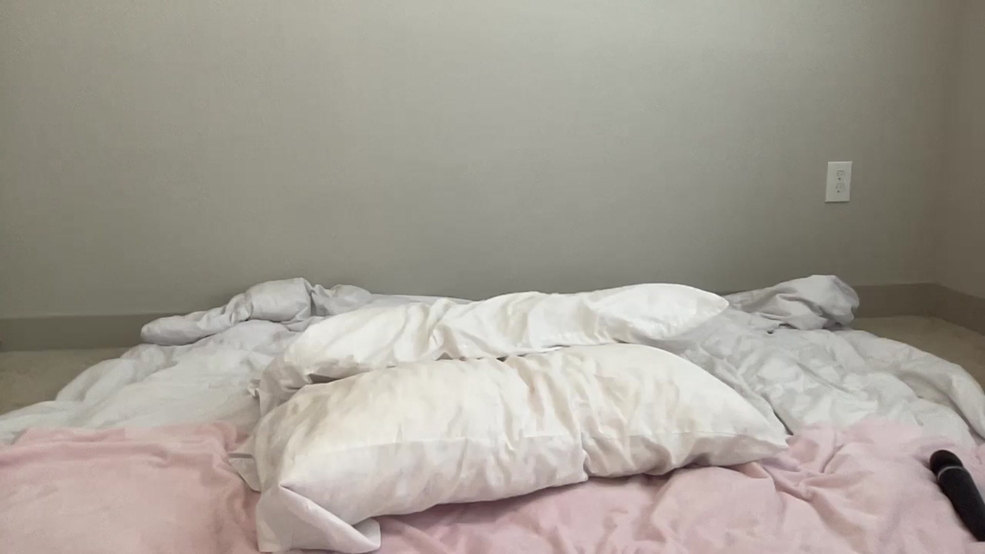 Gallery image thumbnail from BritneyMonroe's myfreecams stream on, 03/20/2024, 18:06 image 13 of 20