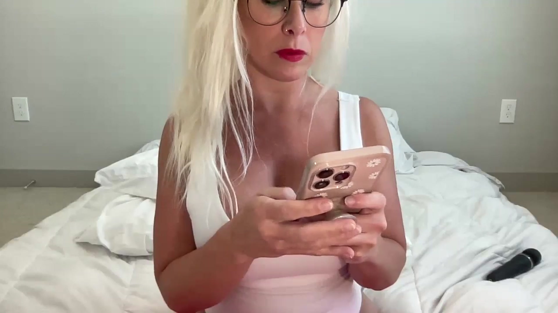 Gallery image thumbnail from BritneyMonroe's myfreecams stream on, 05/07/2024, 19:52 image 4 of 20