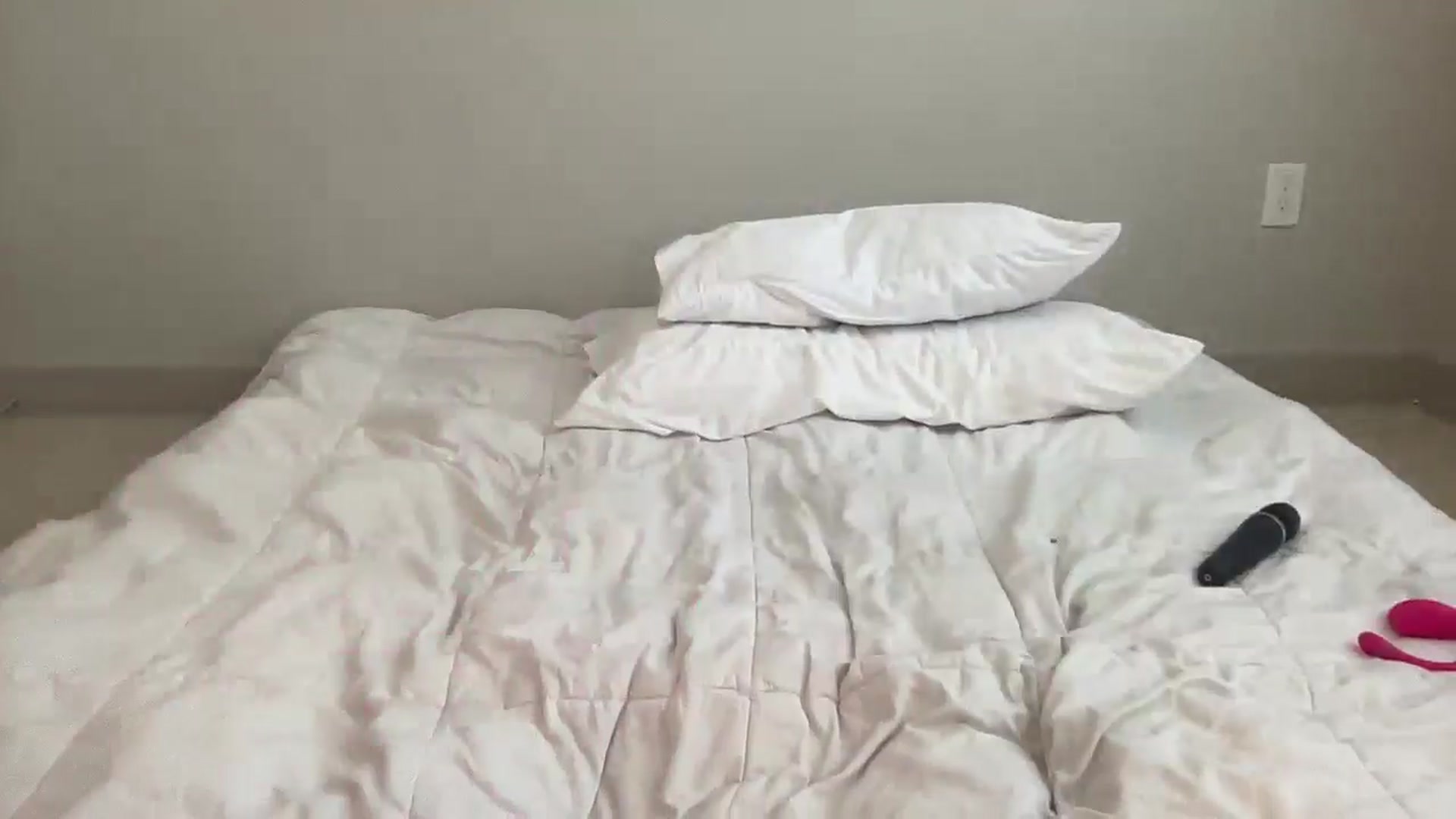 Gallery image thumbnail from BritneyMonroe's myfreecams stream on, 05/21/2024, 18:17 image 2 of 20