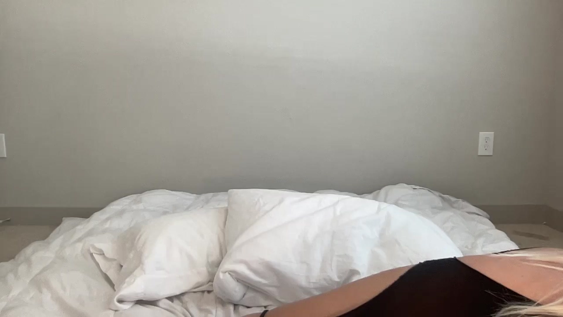 Gallery image thumbnail from BritneyMonroe's myfreecams stream on, 05/23/2024, 19:34 image 6 of 20