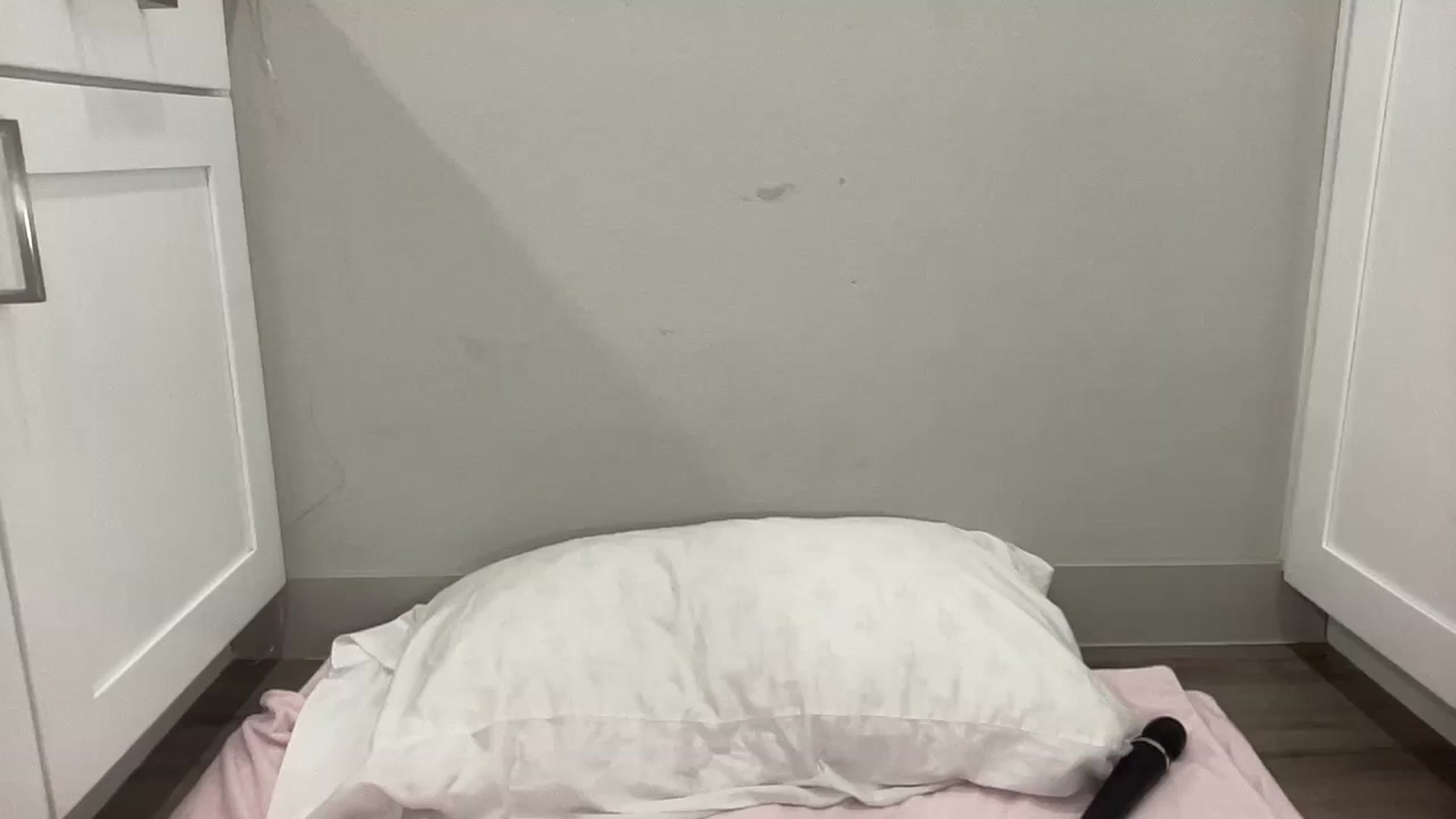 Gallery image thumbnail from BritneyMonroe's myfreecams stream on, 05/27/2024, 17:46 image 14 of 20