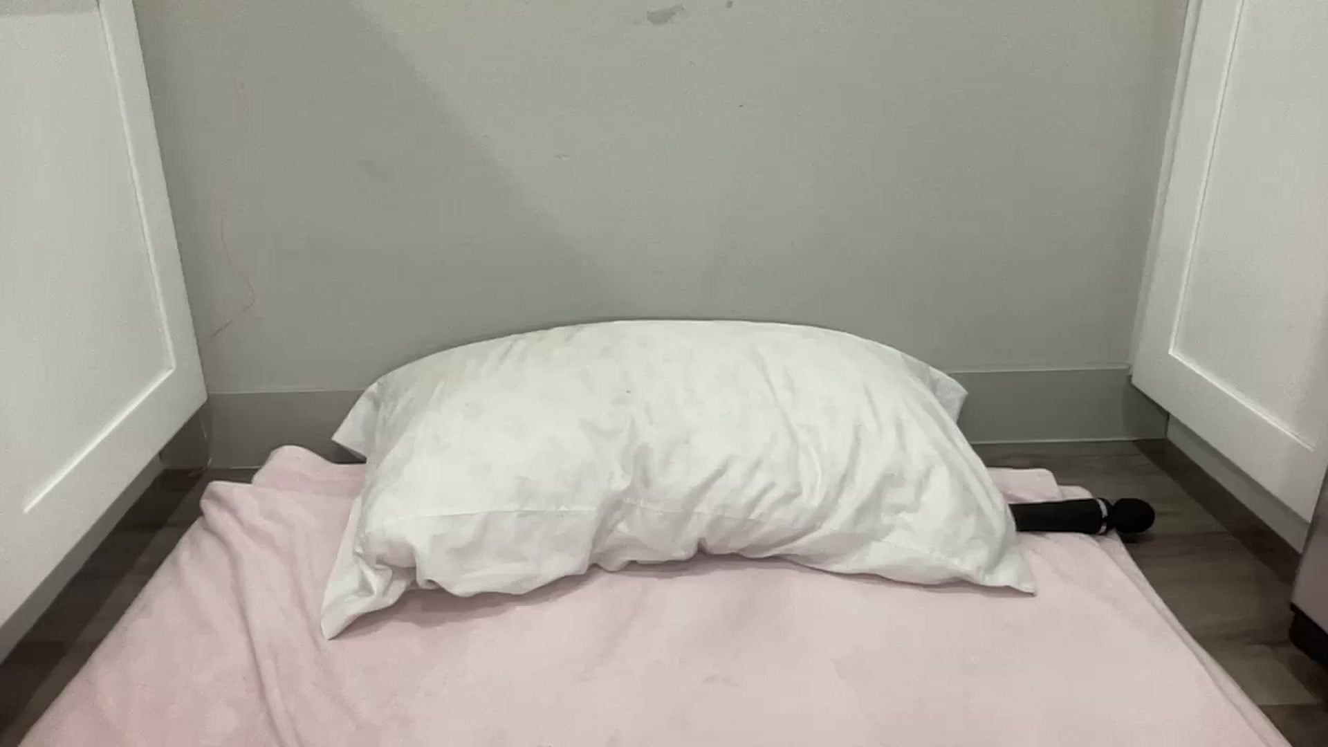 Gallery image thumbnail from BritneyMonroe's myfreecams stream on, 05/27/2024, 20:49 image 11 of 20