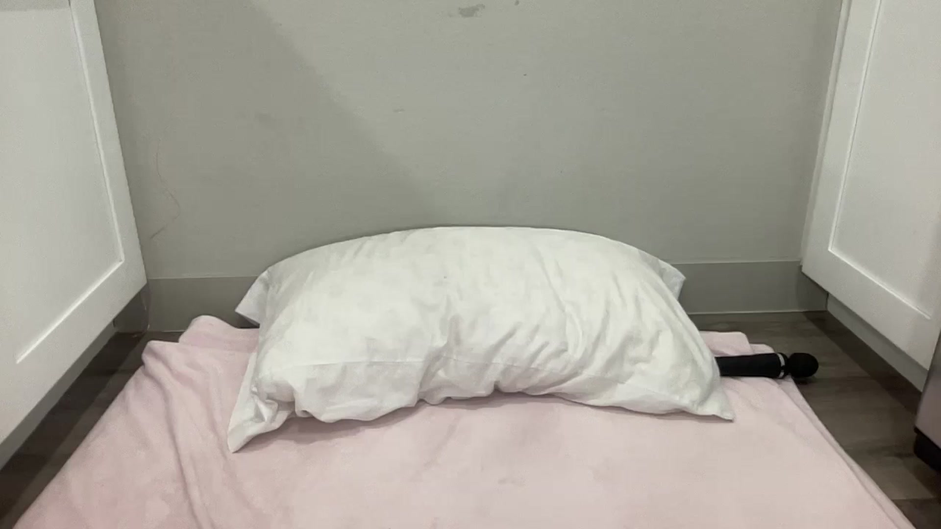 Gallery image thumbnail from BritneyMonroe's myfreecams stream on, 05/27/2024, 20:49 image 10 of 20