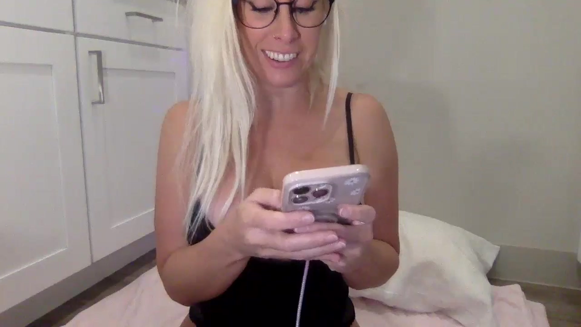 Gallery image thumbnail from BritneyMonroe's myfreecams stream on, 05/29/2024, 24:36 image 3 of 20
