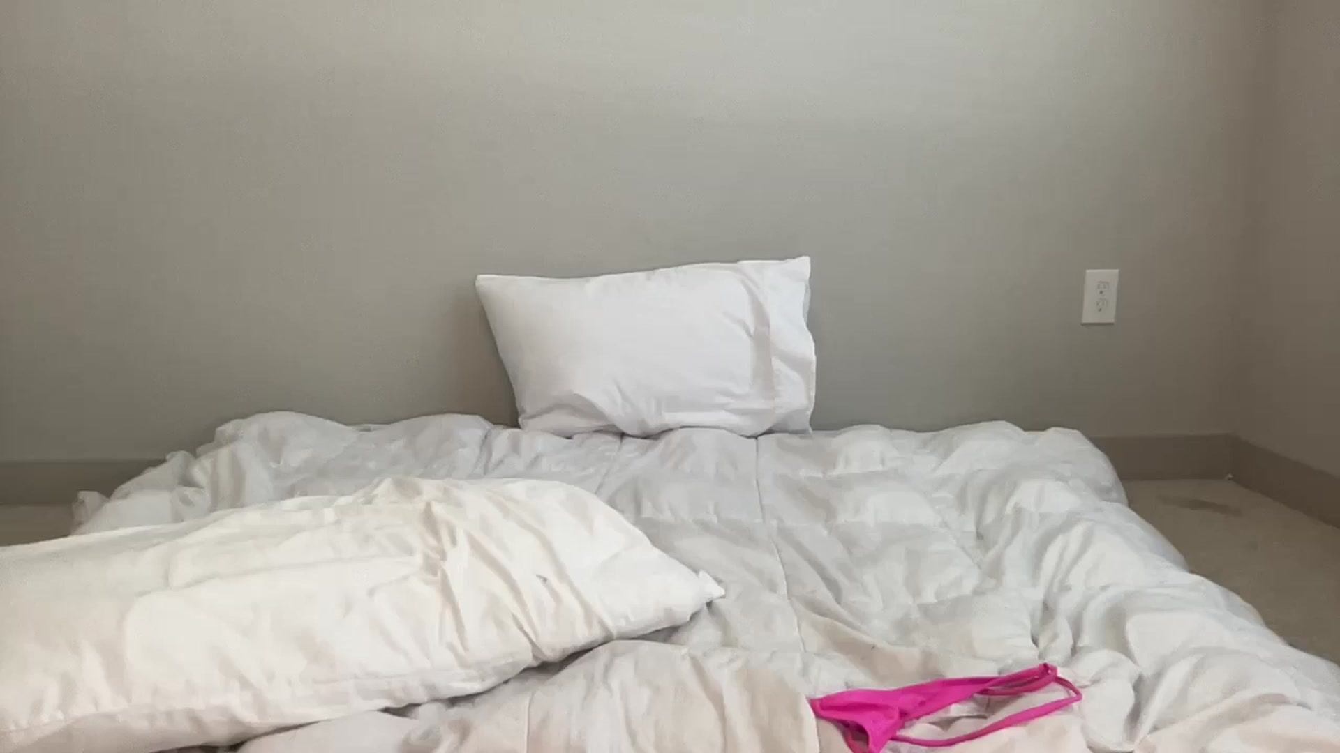 Gallery image thumbnail from BritneyMonroe's myfreecams stream on, 05/31/2024, 24:05 image 1 of 20