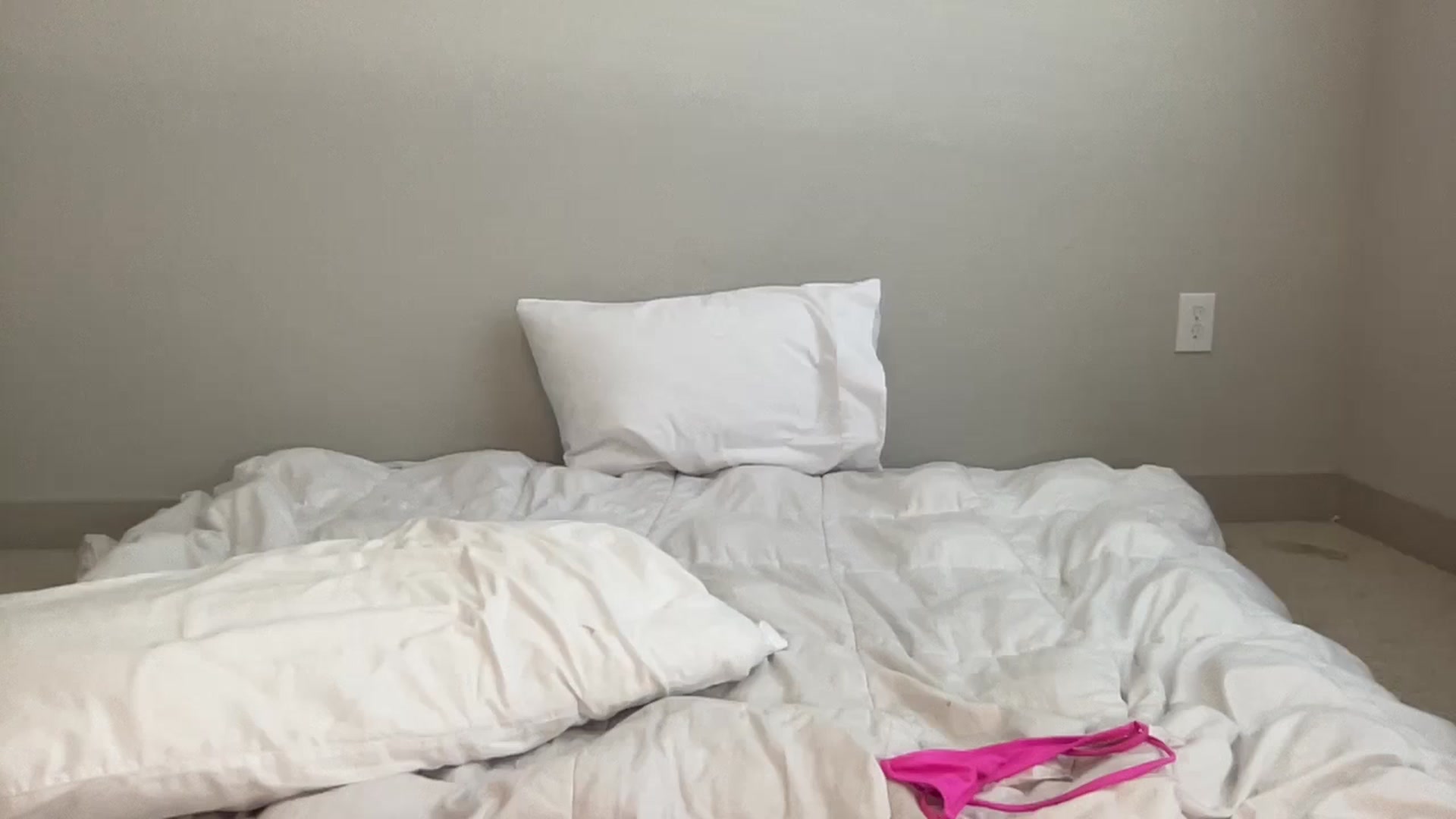 Gallery image thumbnail from BritneyMonroe's myfreecams stream on, 05/31/2024, 24:05 image 2 of 20