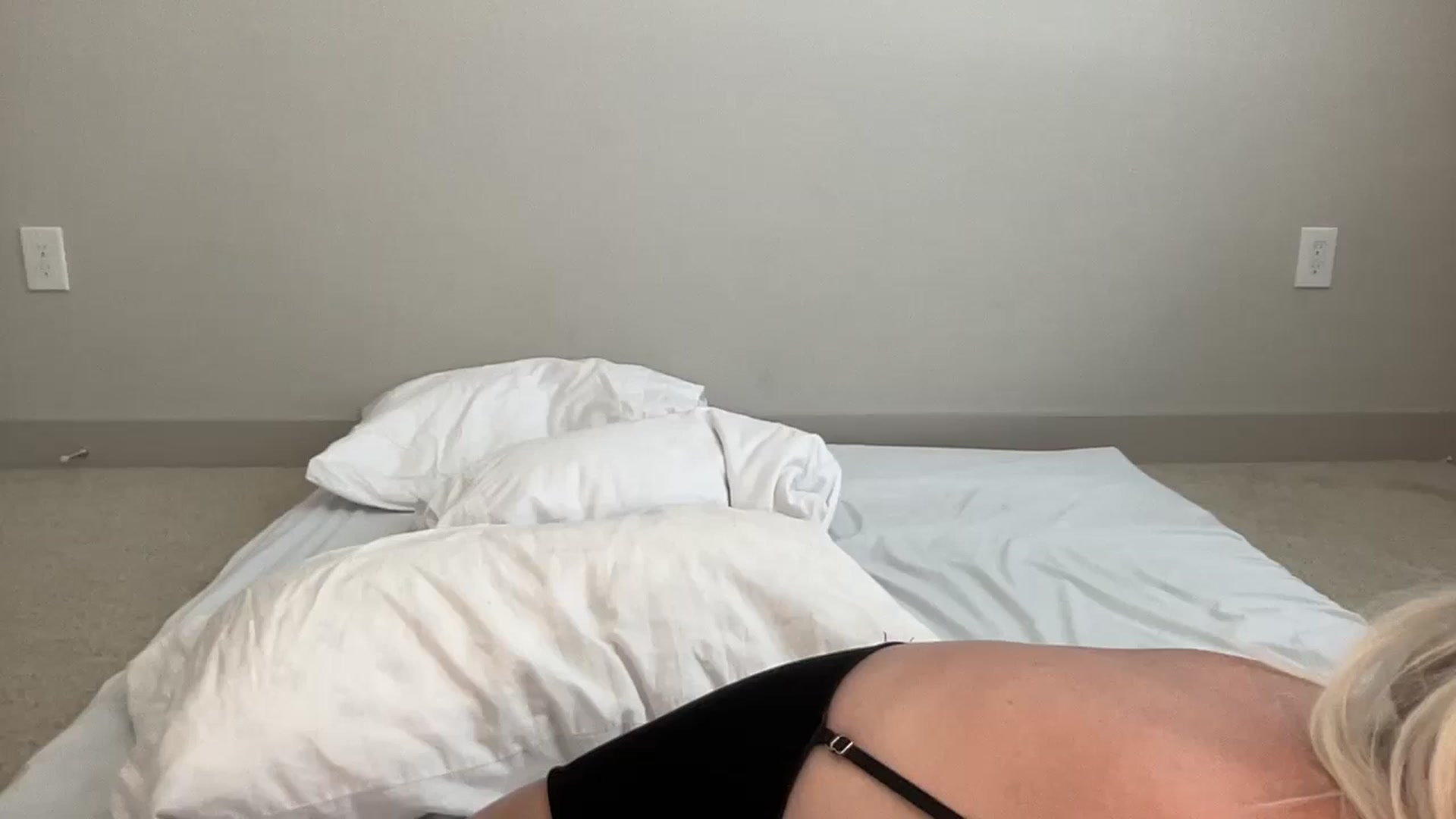Gallery image thumbnail from BritneyMonroe's myfreecams stream on, 06/06/2024, 20:06 image 3 of 20