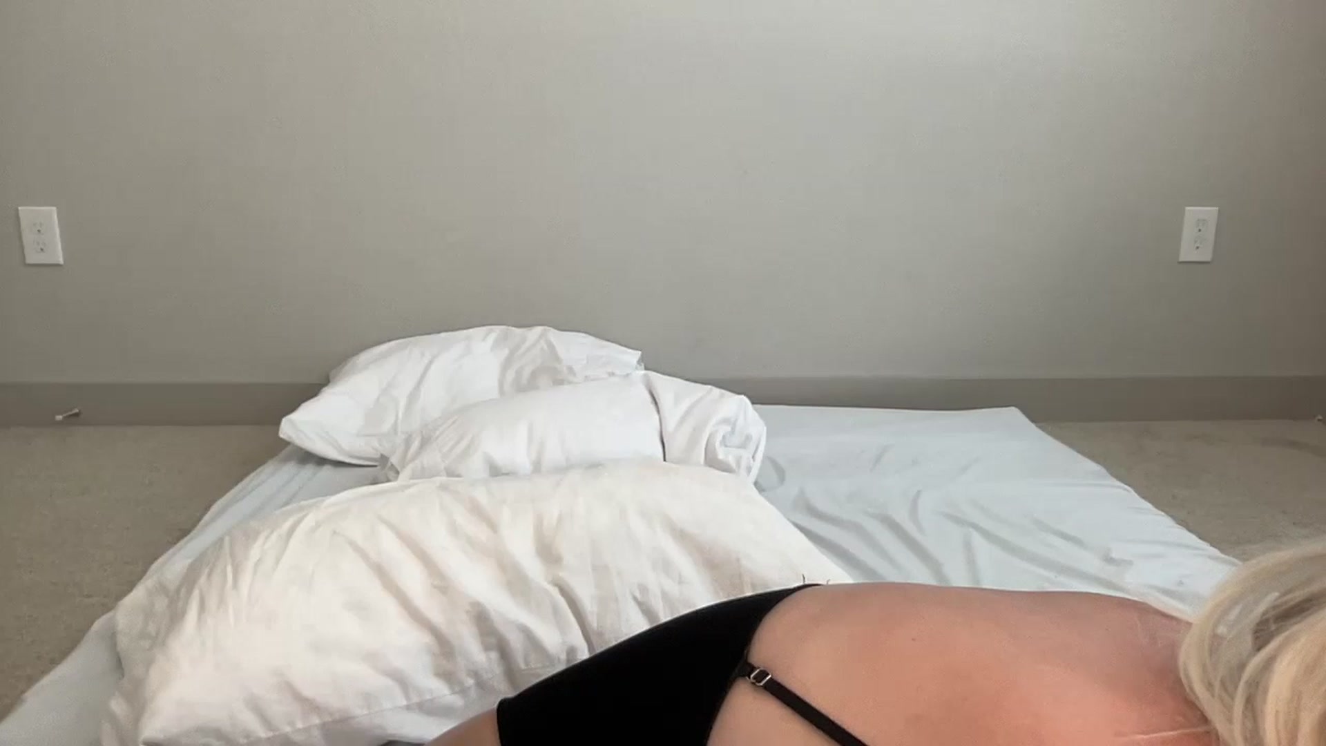 Gallery image thumbnail from BritneyMonroe's myfreecams stream on, 06/06/2024, 20:06 image 2 of 20