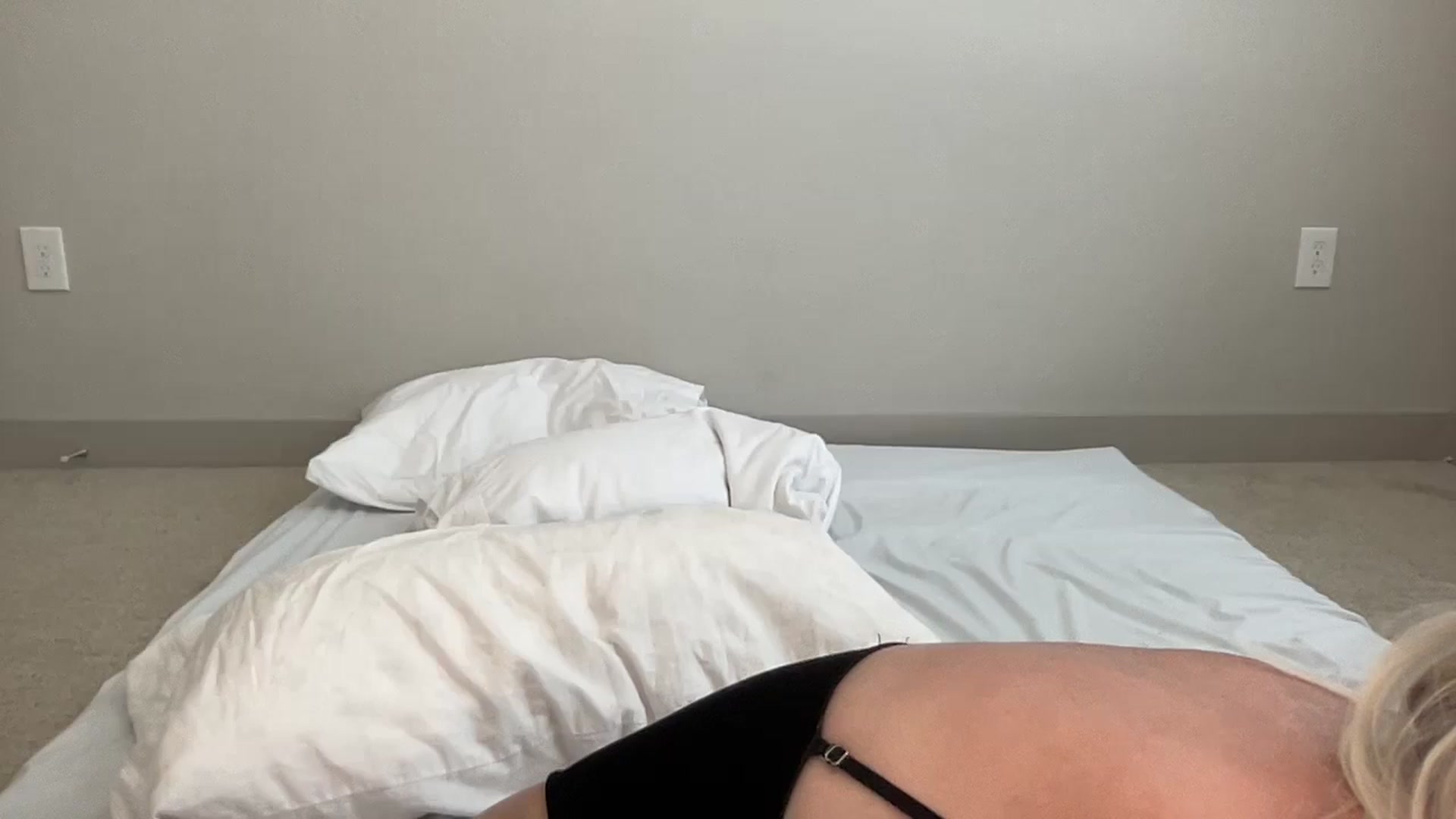 Gallery image thumbnail from BritneyMonroe's myfreecams stream on, 06/06/2024, 20:06 image 5 of 20