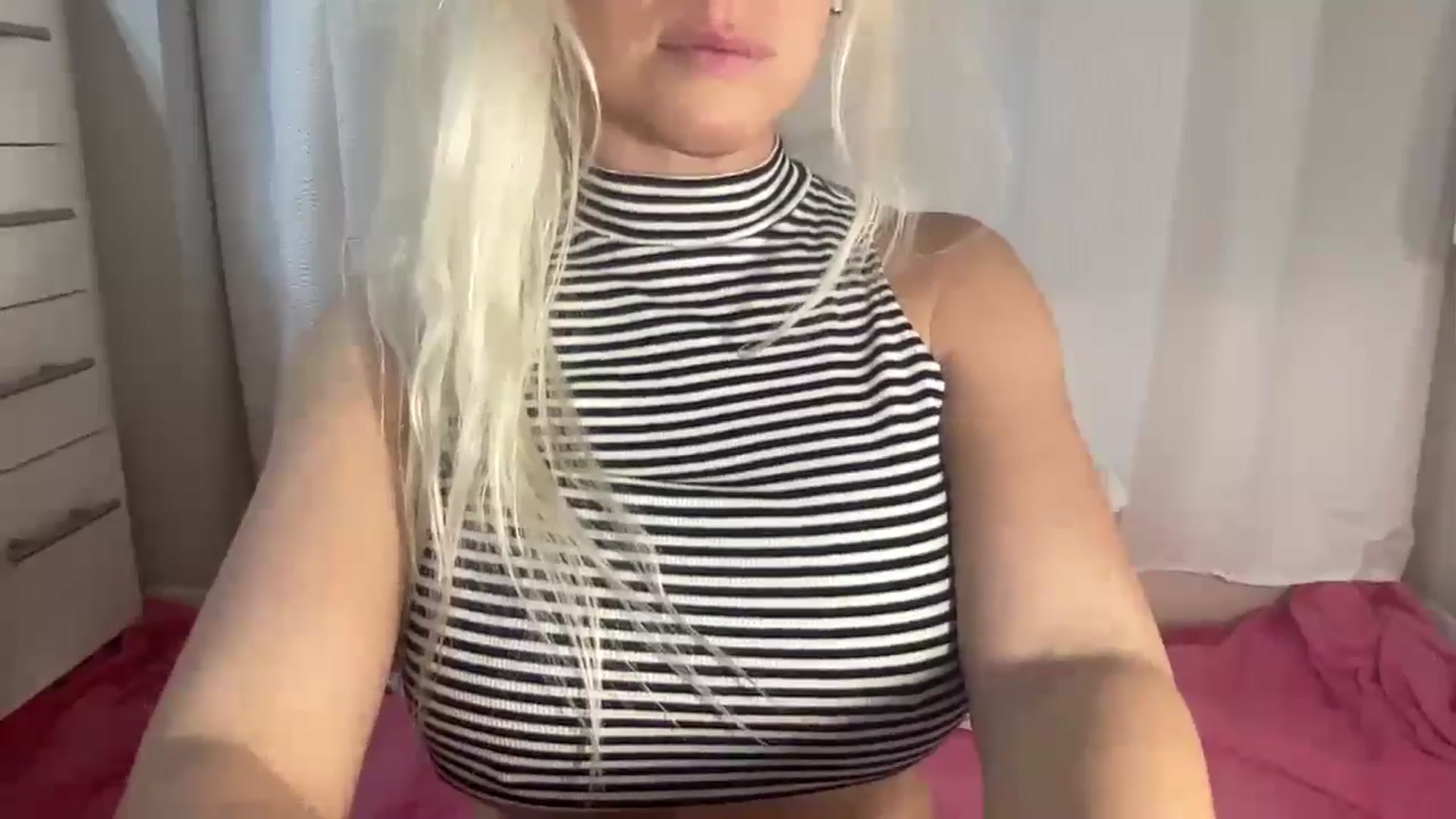 Gallery image thumbnail from BritneyMonroe's myfreecams stream on, 10/29/2024, 17:37 image 14 of 20