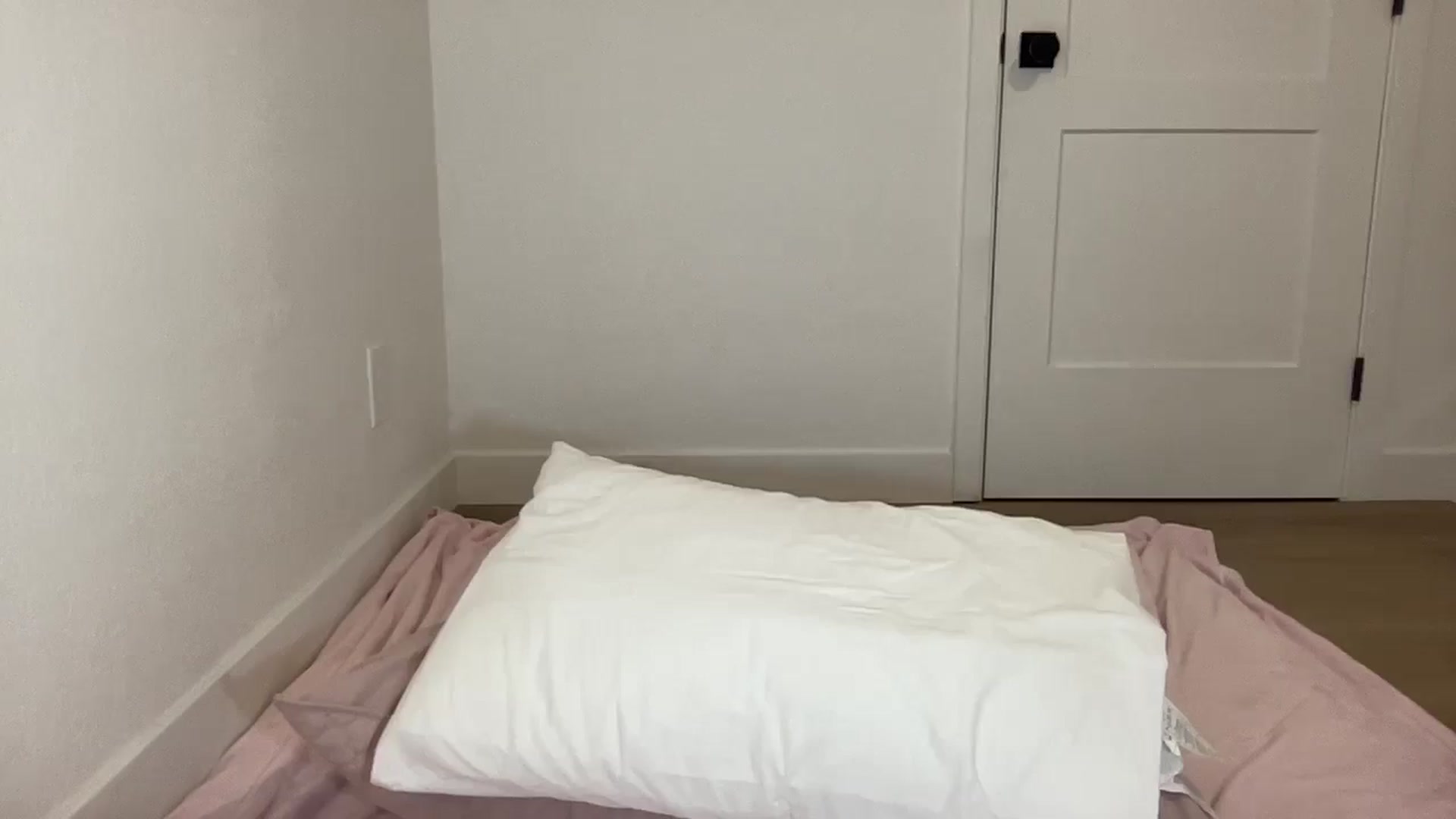 Gallery image thumbnail from BritneyMonroe's myfreecams stream on, 01/31/2025, 08:43 image 7 of 20