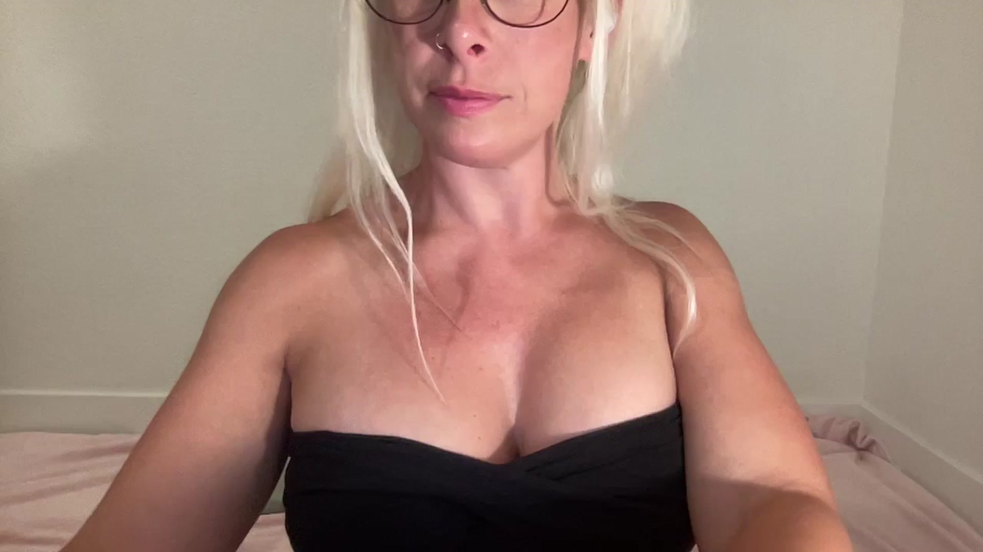 Gallery image thumbnail from BritneyMonroe's myfreecams stream on, 08/08/2025, 05:22 image 2 of 20