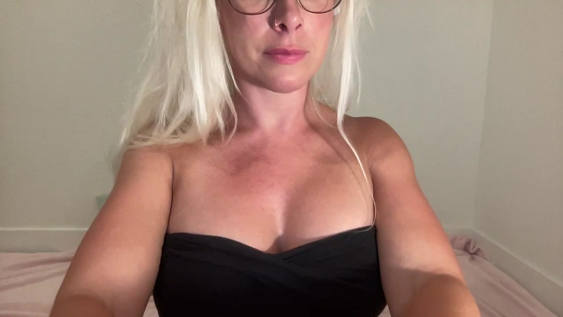 Gallery image thumbnail from BritneyMonroe's myfreecams stream on, 08/08/2025, 05:22 image 4 of 20