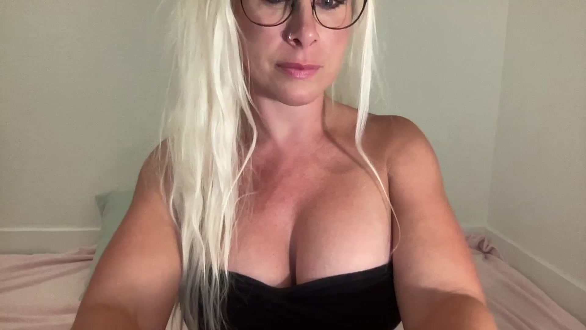 Gallery image thumbnail from BritneyMonroe's myfreecams stream on, 08/08/2025, 05:22 image 16 of 20