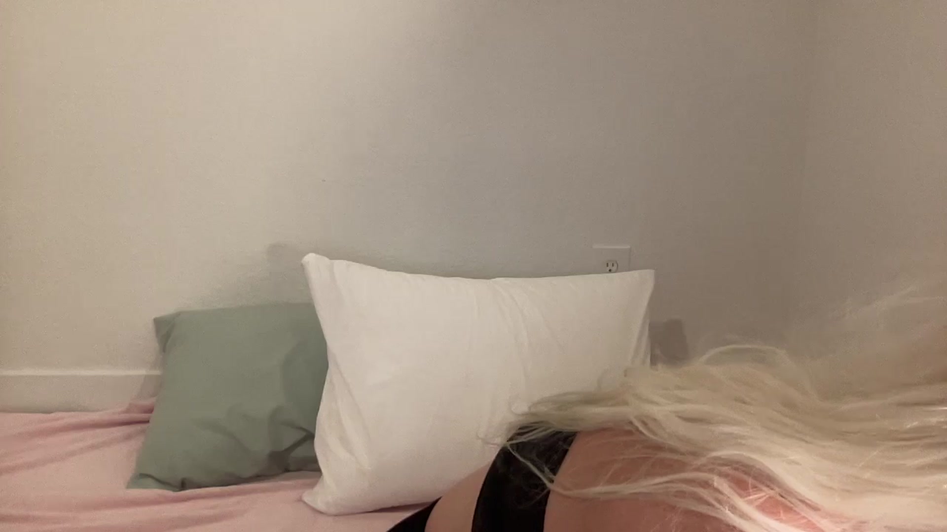 Gallery image thumbnail from BritneyMonroe's myfreecams stream on, 08/08/2025, 05:22 image 15 of 20