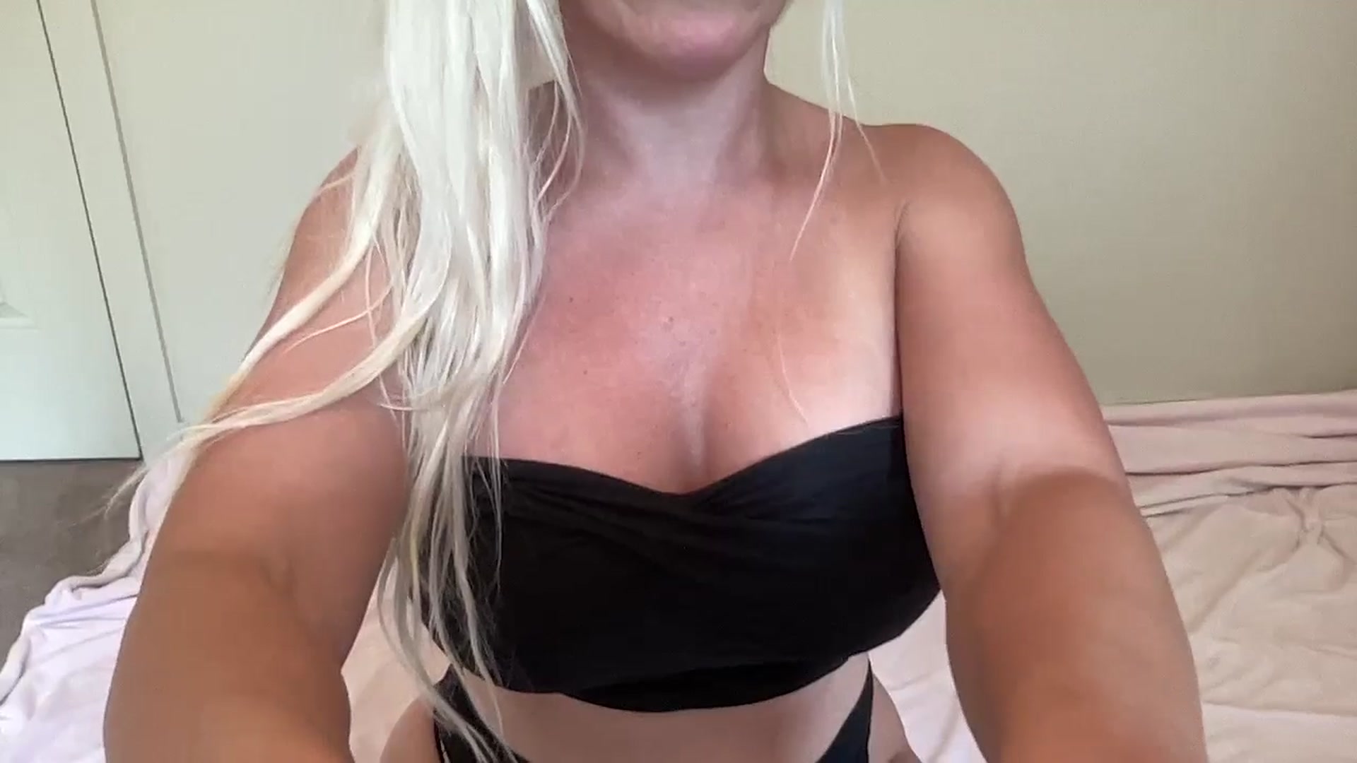 Gallery image thumbnail from BritneyMonroe's myfreecams stream on, 09/03/2025, 18:15 image 15 of 20