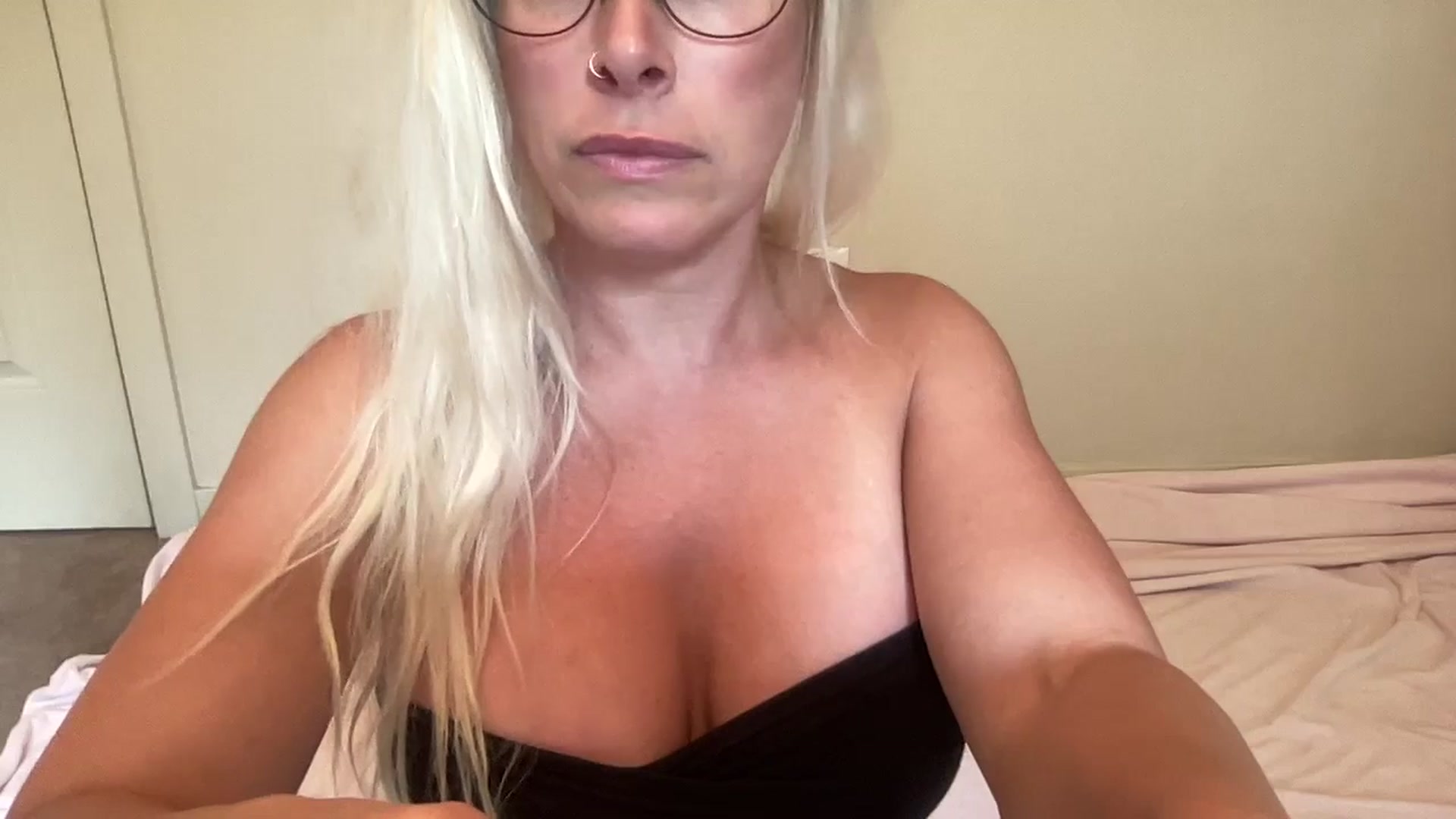 Gallery image thumbnail from BritneyMonroe's myfreecams stream on, 09/03/2025, 19:41 image 7 of 20