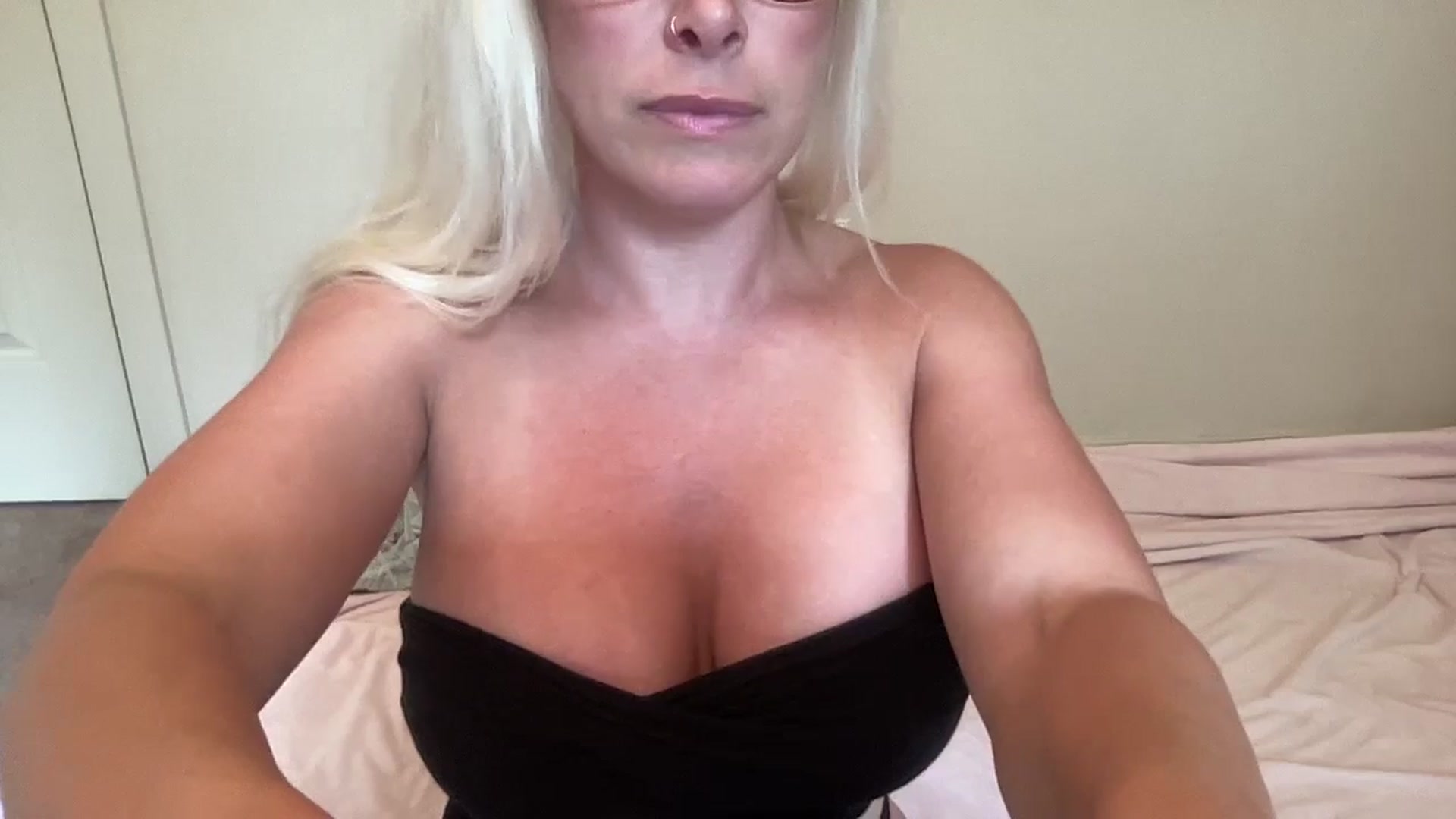 Gallery image thumbnail from BritneyMonroe's myfreecams stream on, 09/03/2025, 19:41 image 6 of 20