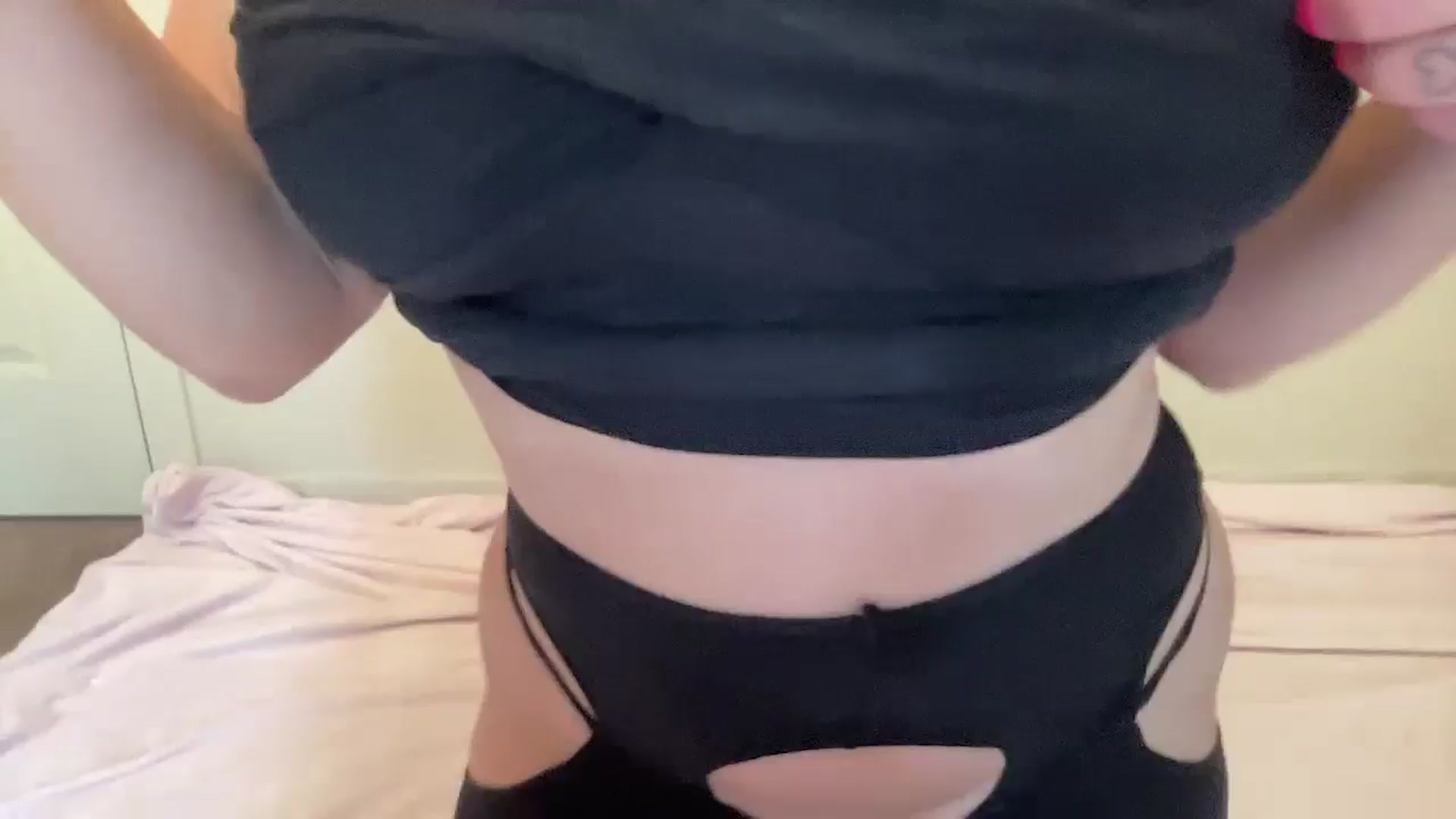 Gallery image thumbnail from BritneyMonroe's myfreecams stream on, 09/04/2025, 17:22 image 15 of 20