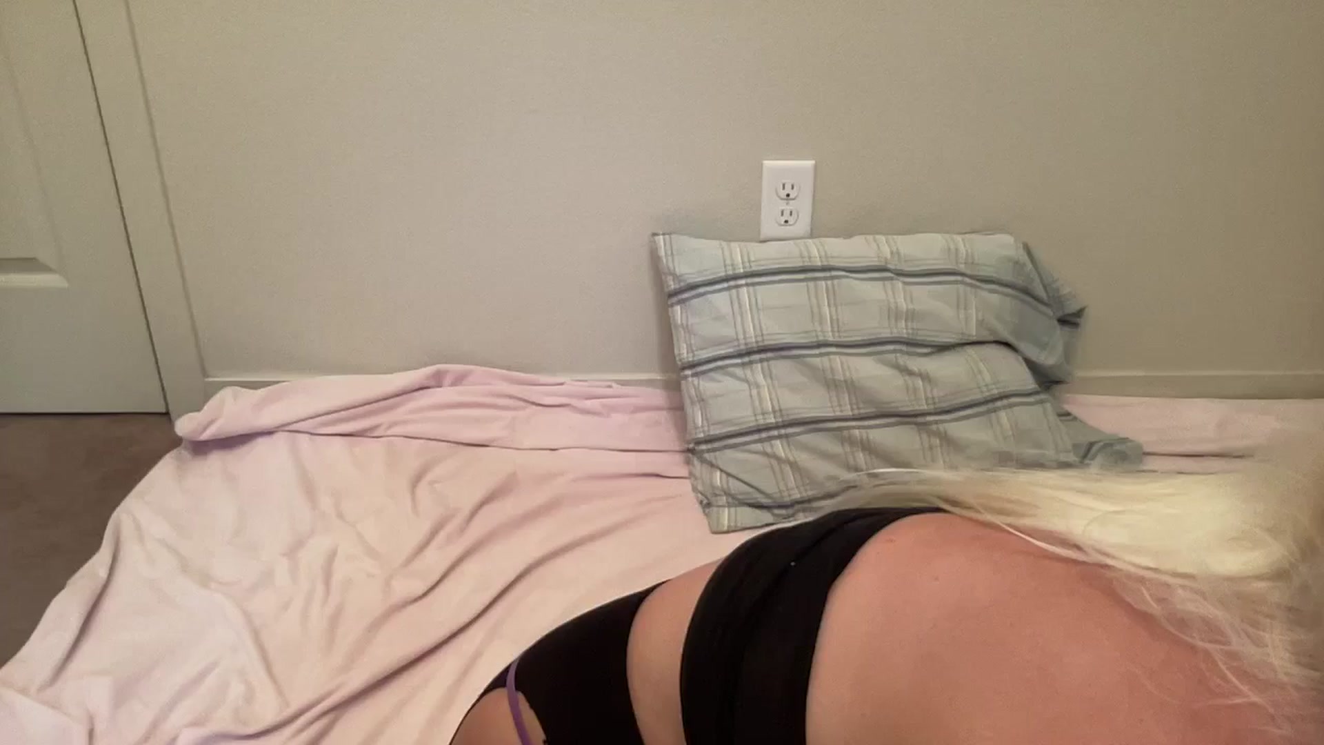 Gallery image thumbnail from BritneyMonroe's myfreecams stream on, 09/05/2025, 19:34 image 13 of 20