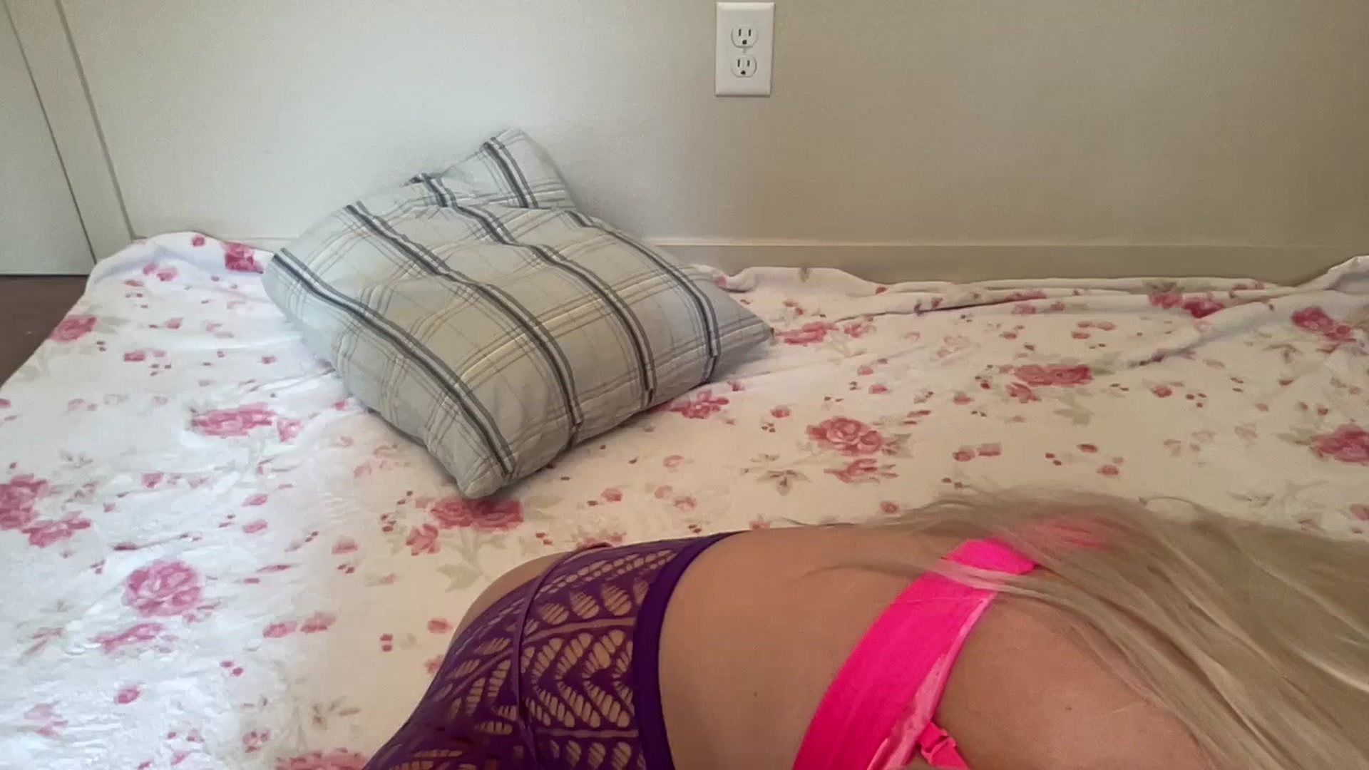 Gallery image thumbnail from BritneyMonroe's myfreecams stream on, 09/12/2025, 19:39 image 16 of 20