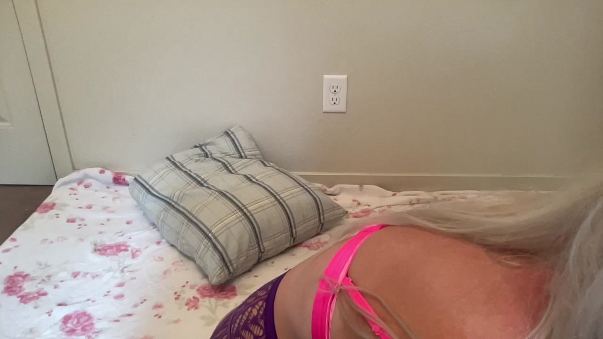 Gallery image thumbnail from BritneyMonroe's myfreecams stream on, 09/12/2025, 19:39 image 9 of 20