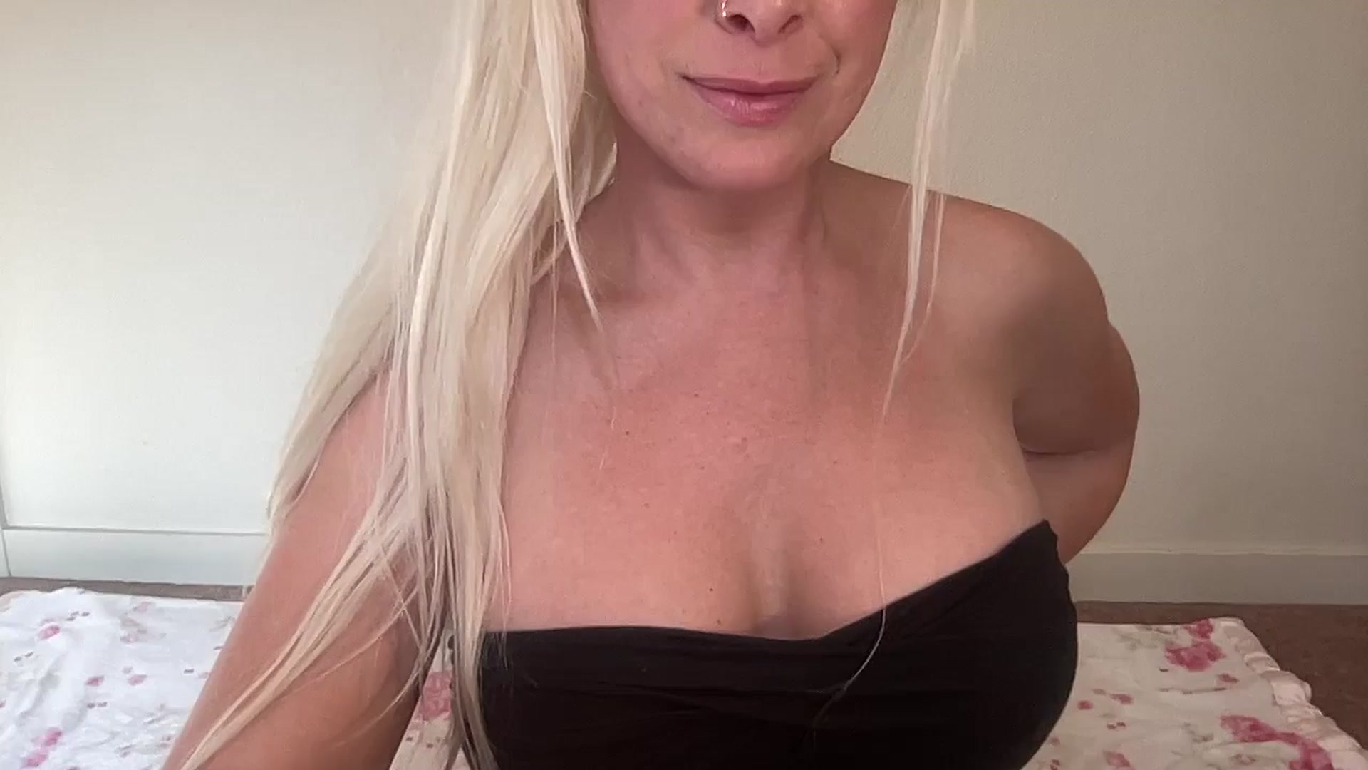 Gallery image thumbnail from BritneyMonroe's myfreecams stream on, 10/27/2025, 18:53 image 6 of 20