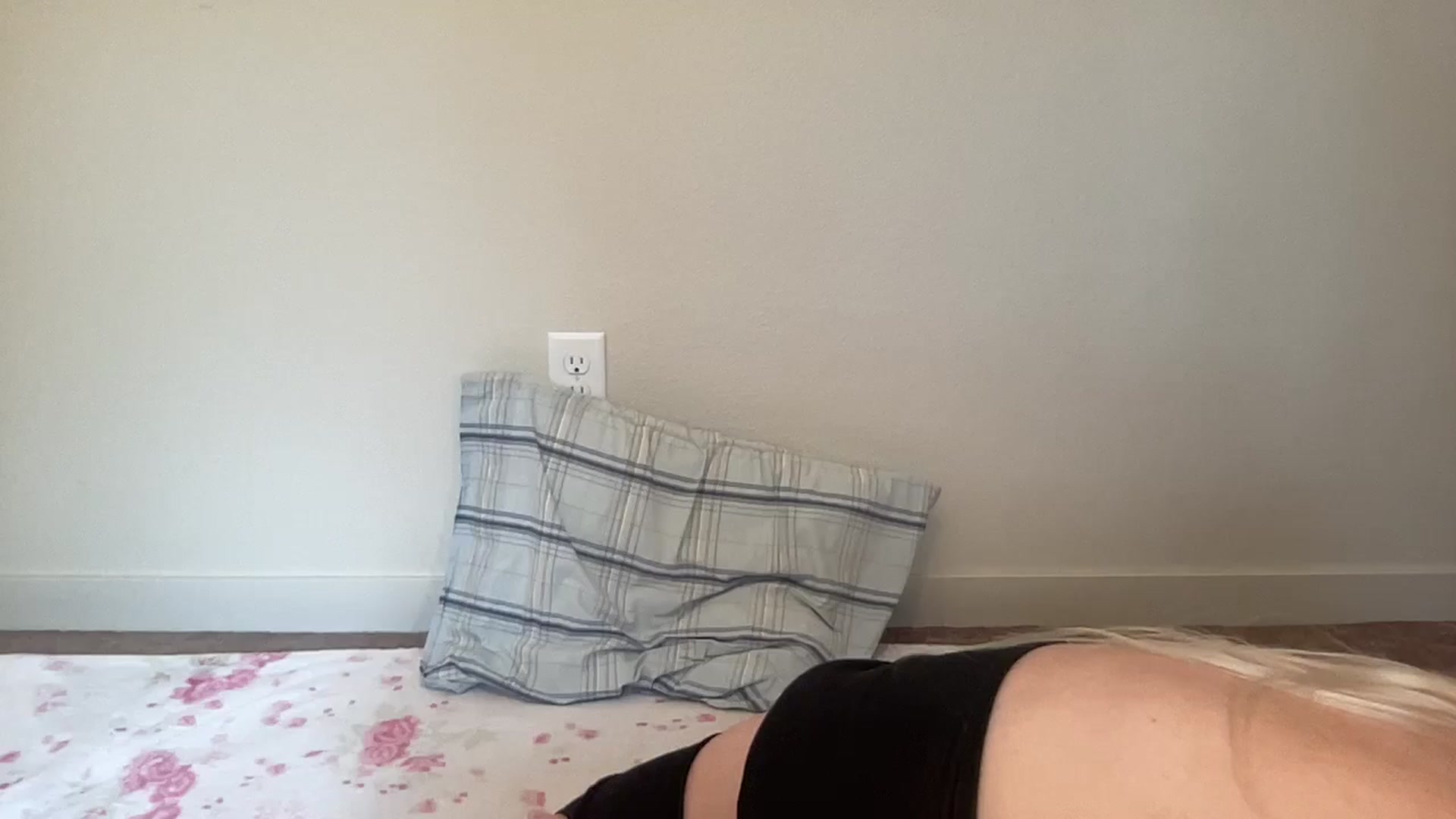 Gallery image thumbnail from BritneyMonroe's myfreecams stream on, 10/30/2025, 18:37 image 20 of 20