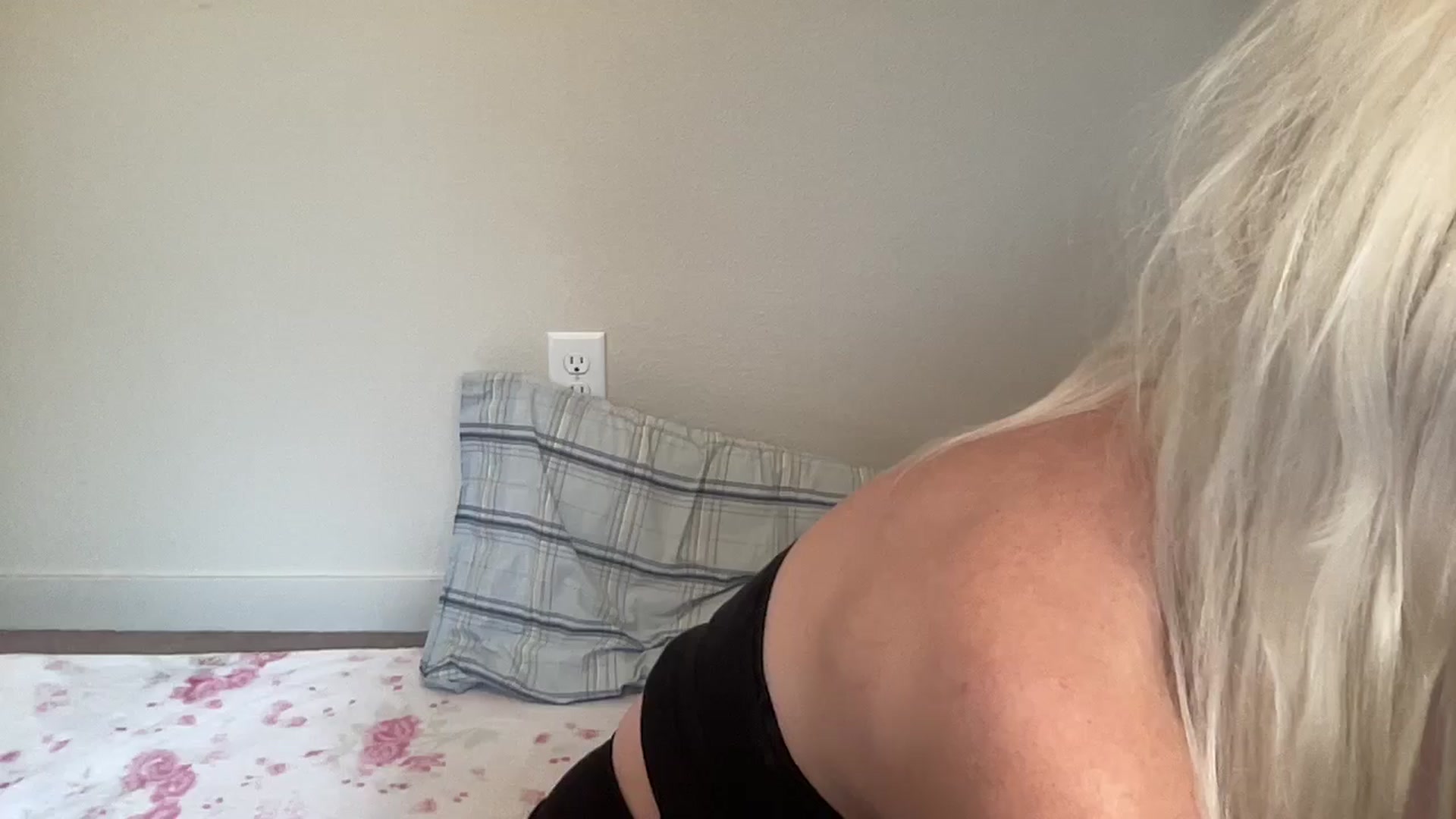 Gallery image thumbnail from BritneyMonroe's myfreecams stream on, 10/30/2025, 18:37 image 19 of 20