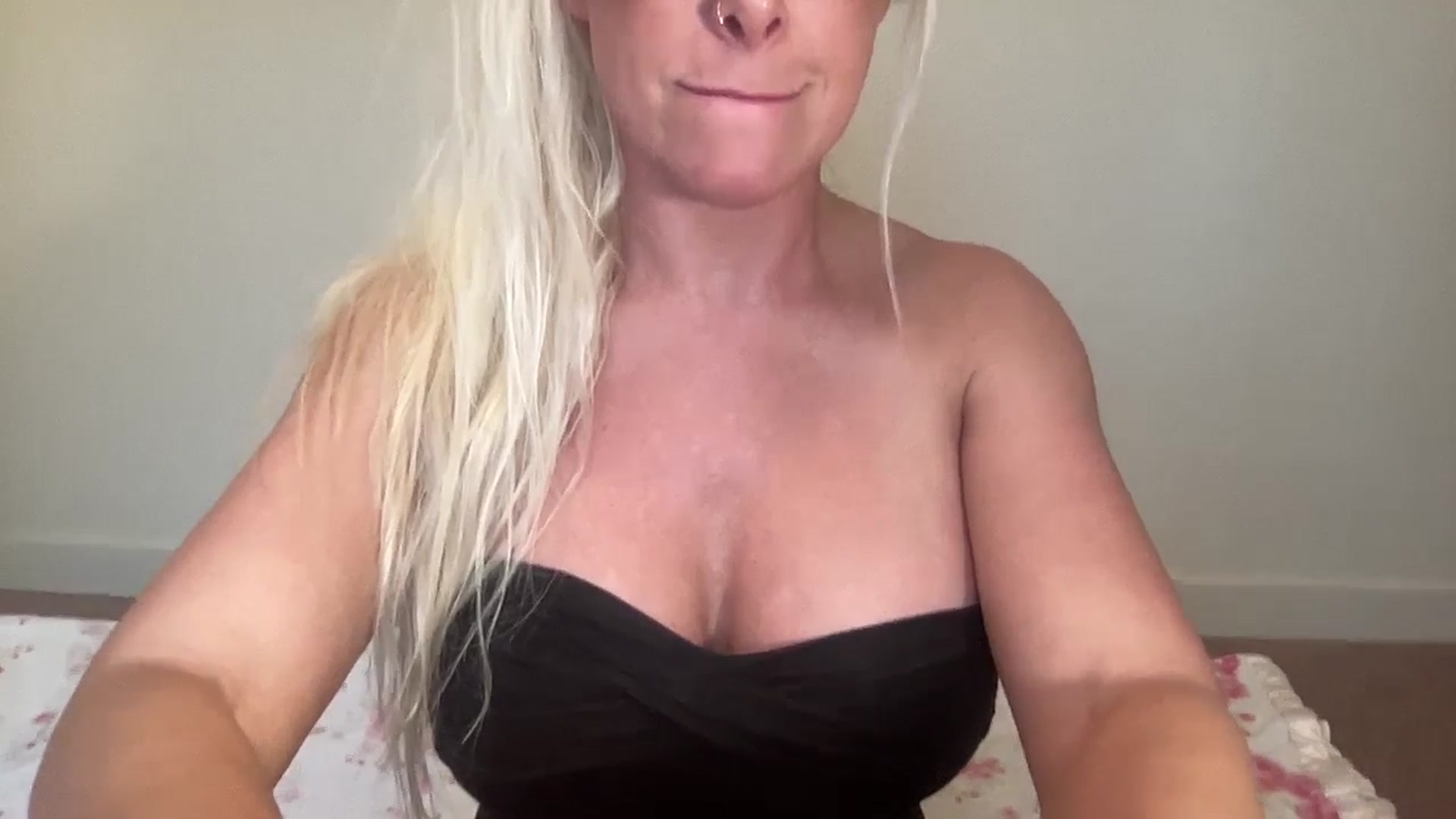Gallery image thumbnail from BritneyMonroe's myfreecams stream on, 11/04/2025, 21:36 image 7 of 20