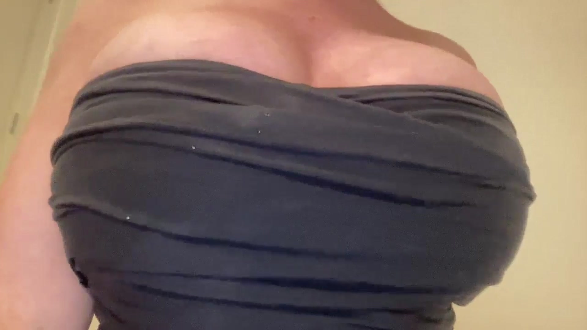 Gallery image thumbnail from BritneyMonroe's myfreecams stream on, 02/02/2026, 22:18 image 9 of 20