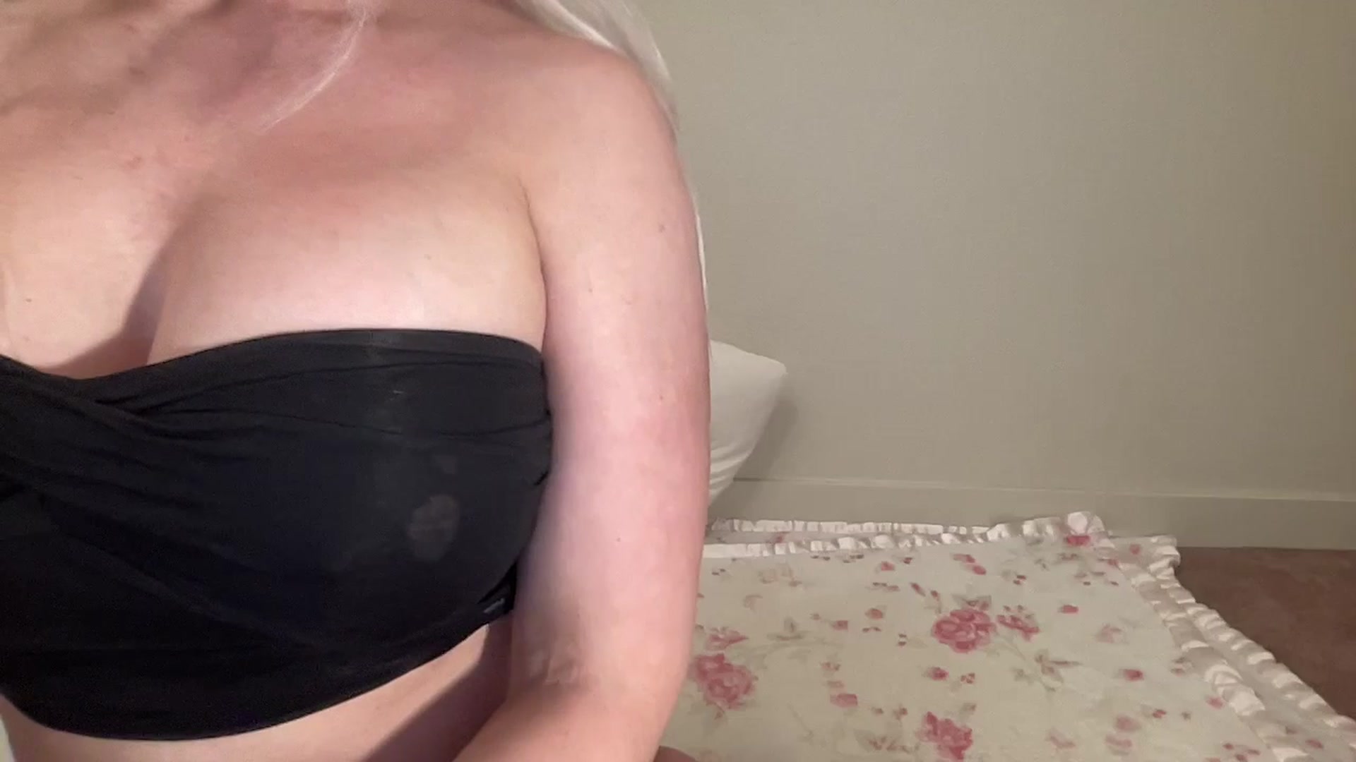 Gallery image thumbnail from BritneyMonroe's myfreecams stream on, 03/02/2026, 18:04 image 10 of 20