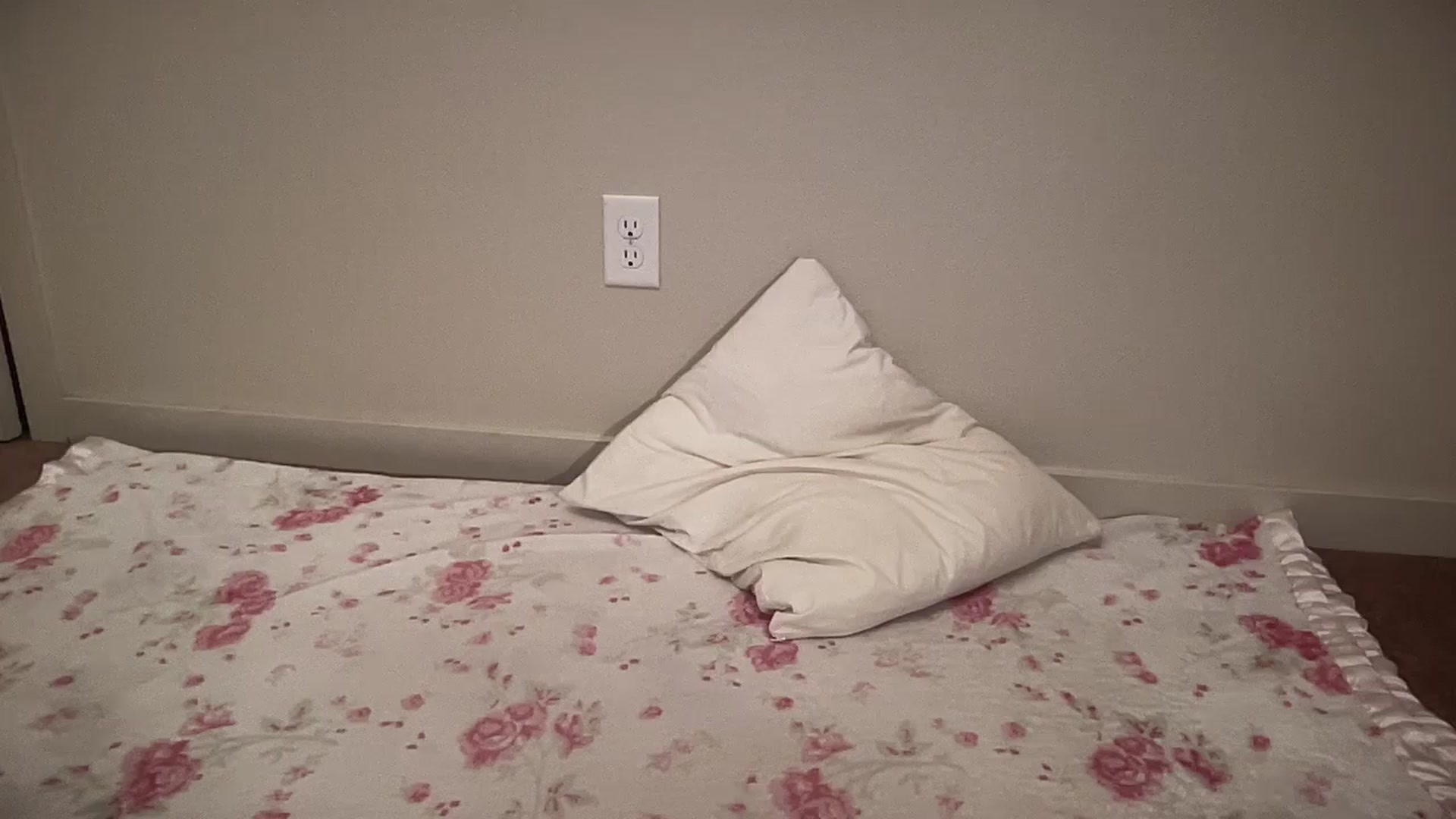Gallery image thumbnail from BritneyMonroe's myfreecams stream on, 04/22/2026, 21:10 image 9 of 20