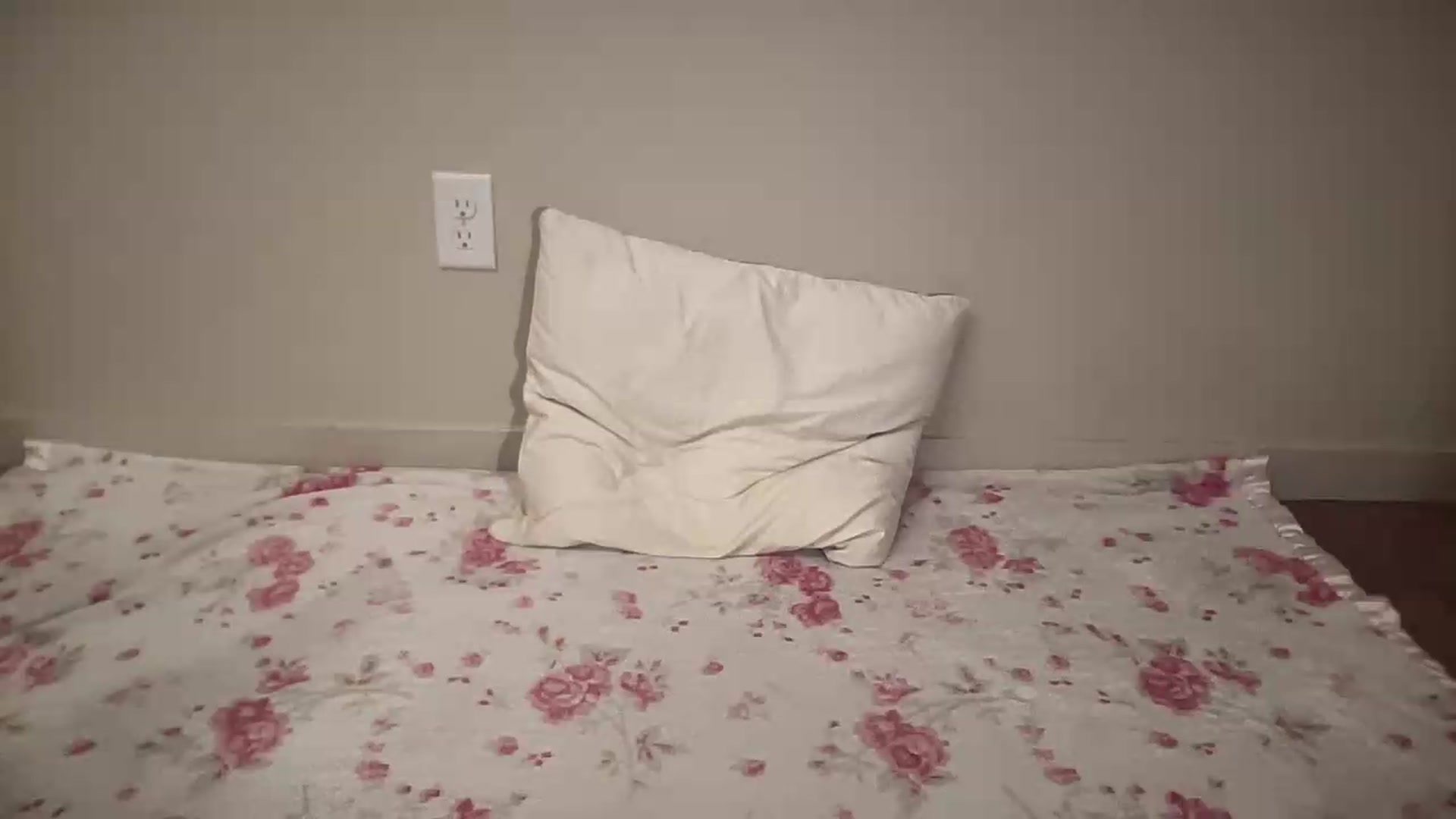 Gallery image thumbnail from BritneyMonroe's myfreecams stream on, 05/19/2026, 18:59 image 13 of 20