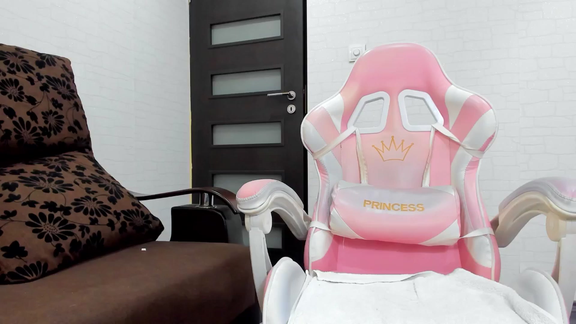 Gallery image thumbnail from Britney_Charm's myfreecams stream on, 12/12/2024, 11:00 image 11 of 20