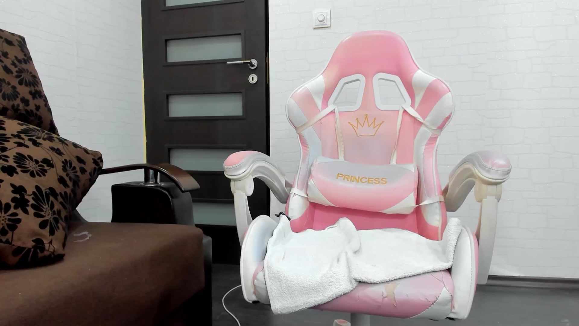 Gallery image thumbnail from Britney_Charm's myfreecams stream on, 12/17/2024, 09:48 image 16 of 20