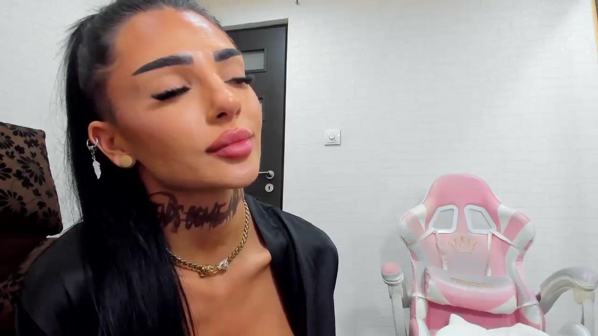 Gallery image thumbnail from Britney_Charm's myfreecams stream on, 01/25/2025, 10:33 image 14 of 20